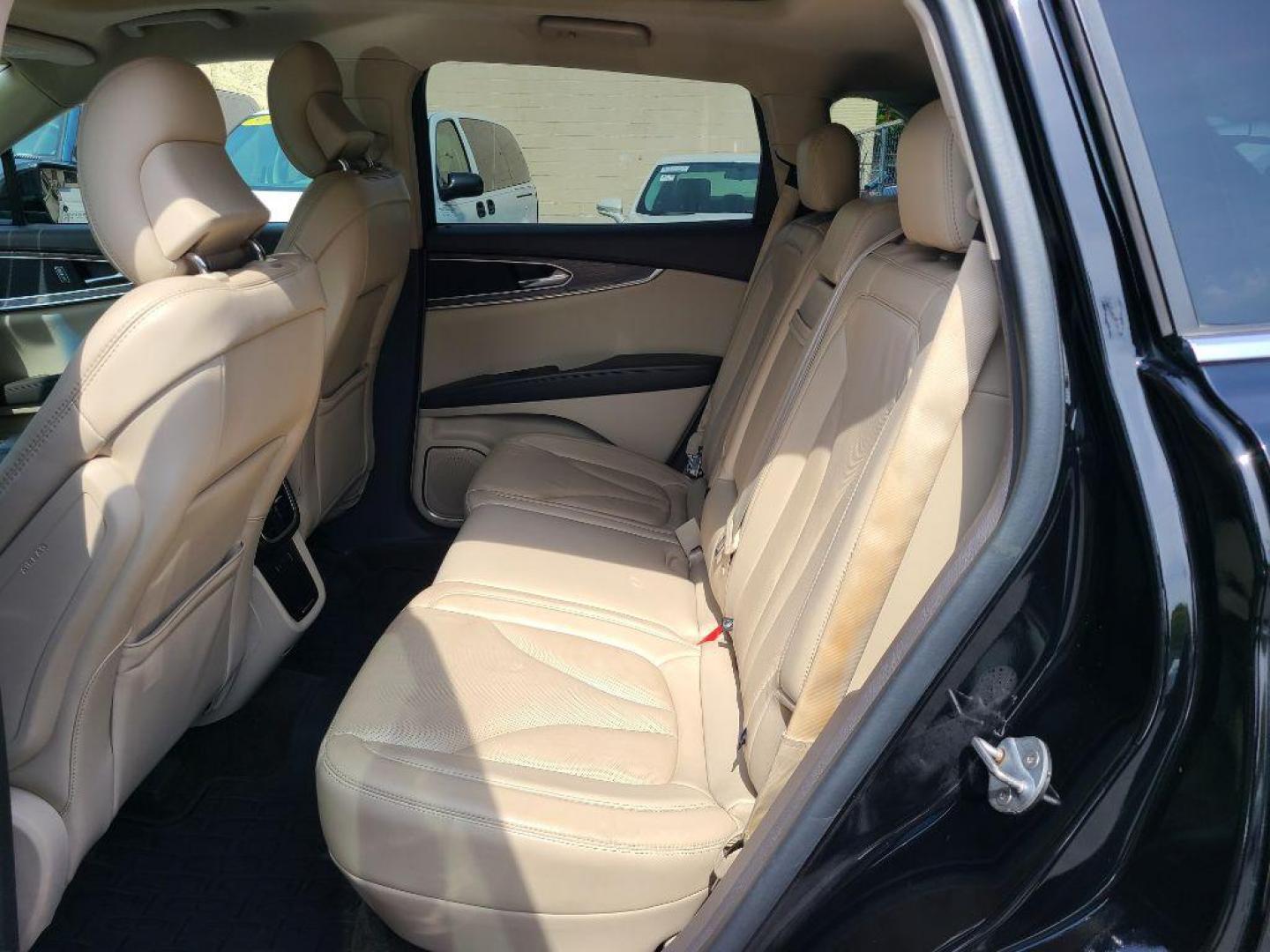 2016 BLACK LINCOLN MKX RESERVE (2LMPJ8LP0GB) with an 2.7L engine, Automatic transmission, located at 7981 Paxton Street, Harrisburg, PA, 17111, (717) 561-2926, 40.261490, -76.749229 - WE FINANCE!!! Good Credit/ Bad Credit/ No Credit - ALL Trade-Ins Welcomed!!! ***Guaranteed Credit Approval*** APPLY ONLINE or CALL us TODAY ;) Internet Prices and Marketplace Prices are SPECIAL discounted ***CASH DEALS*** Retail Prices are higher. Please call us to discuss your cash and finan - Photo#13
