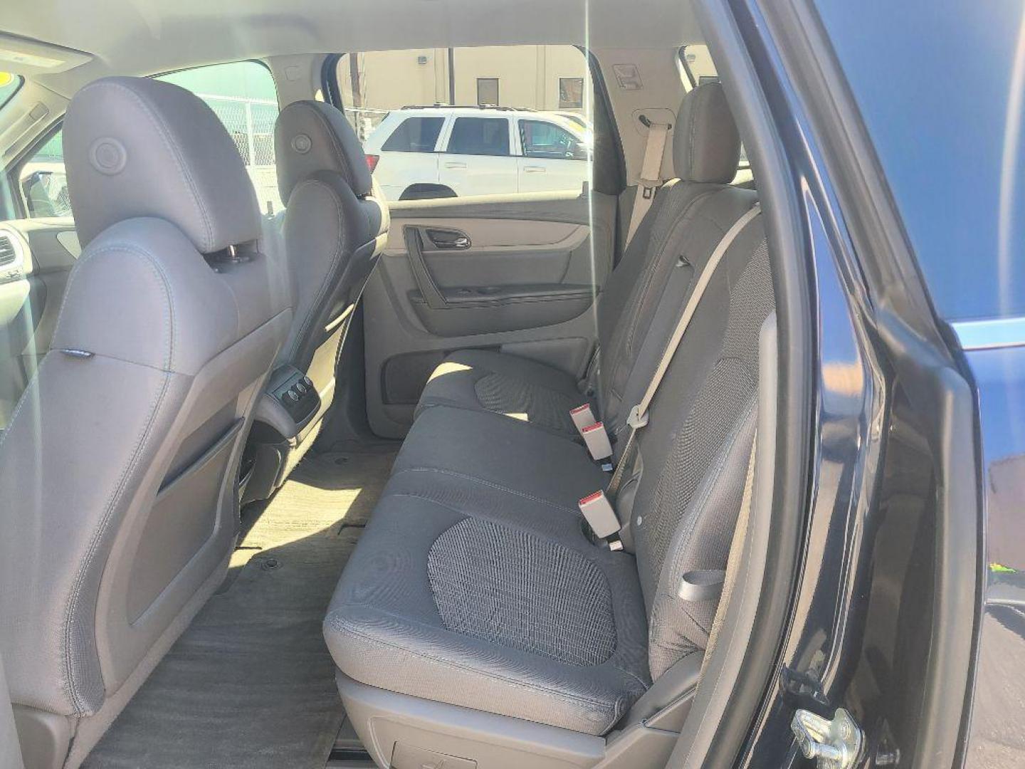 2017 BLUE CHEVROLET TRAVERSE LT (1GNKVGKD9HJ) with an 3.6L engine, Automatic transmission, located at 117 North Cameron Street, Harrisburg, PA, 17101, (717) 963-8962, 40.267021, -76.875351 - WE FINANCE!!! Good Credit/ Bad Credit/ No Credit - ALL Trade-Ins Welcomed!!! ***Guaranteed Credit Approval*** APPLY ONLINE or CALL us TODAY ;) Internet Prices and Marketplace Prices are SPECIAL discounted ***CASH DEALS*** Retail Prices are higher. Please call us to discuss your cash and finan - Photo#14