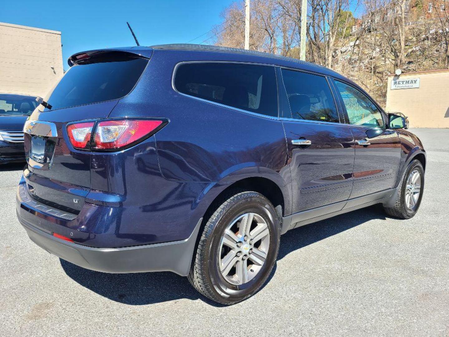 2017 BLUE CHEVROLET TRAVERSE LT (1GNKVGKD9HJ) with an 3.6L engine, Automatic transmission, located at 117 North Cameron Street, Harrisburg, PA, 17101, (717) 963-8962, 40.267021, -76.875351 - WE FINANCE!!! Good Credit/ Bad Credit/ No Credit - ALL Trade-Ins Welcomed!!! ***Guaranteed Credit Approval*** APPLY ONLINE or CALL us TODAY ;) Internet Prices and Marketplace Prices are SPECIAL discounted ***CASH DEALS*** Retail Prices are higher. Please call us to discuss your cash and finan - Photo#4