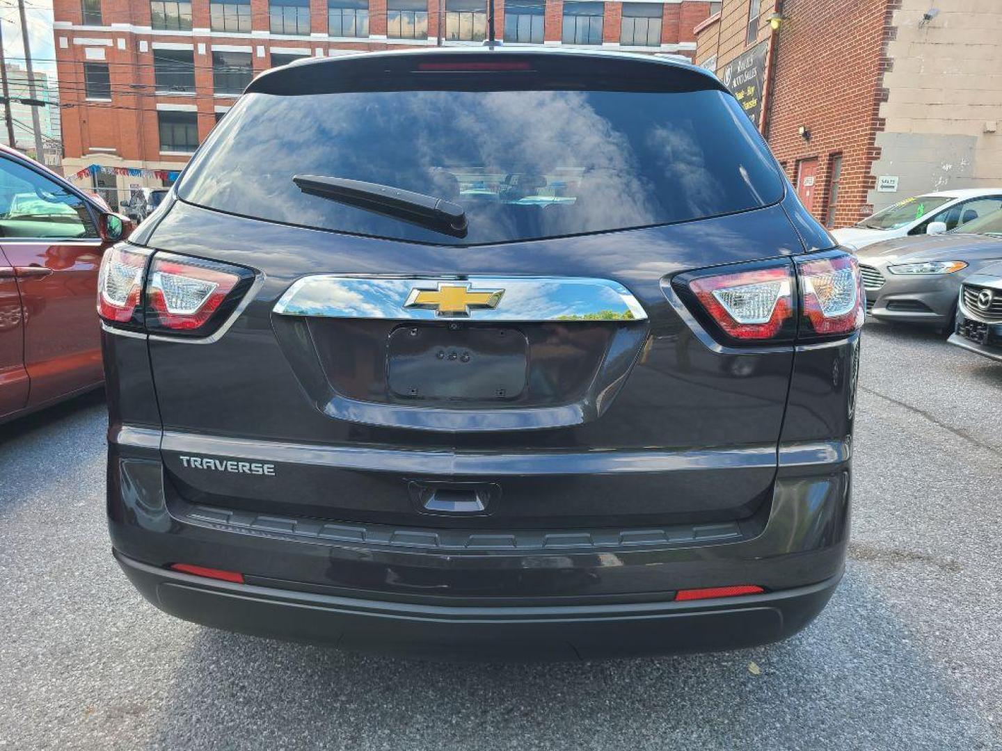 2017 GRAY CHEVROLET TRAVERSE LS (1GNKRFKD6HJ) with an 3.6L engine, Automatic transmission, located at 7981 Paxton Street, Harrisburg, PA, 17111, (717) 561-2926, 40.261490, -76.749229 - WE FINANCE!!! Good Credit/ Bad Credit/ No Credit - ALL Trade-Ins Welcomed!!! ***Guaranteed Credit Approval*** APPLY ONLINE or CALL us TODAY ;) Internet Prices and Marketplace Prices are SPECIAL discounted ***CASH DEALS*** Retail Prices are higher. Please call us to discuss your cash and finan - Photo#3