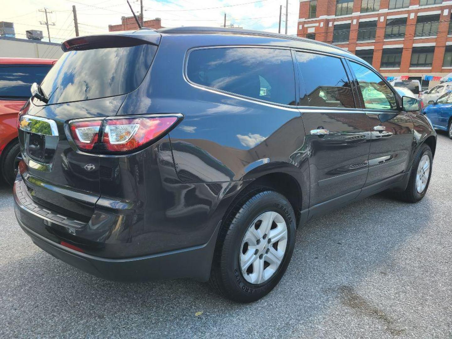 2017 GRAY CHEVROLET TRAVERSE LS (1GNKRFKD6HJ) with an 3.6L engine, Automatic transmission, located at 7981 Paxton Street, Harrisburg, PA, 17111, (717) 561-2926, 40.261490, -76.749229 - WE FINANCE!!! Good Credit/ Bad Credit/ No Credit - ALL Trade-Ins Welcomed!!! ***Guaranteed Credit Approval*** APPLY ONLINE or CALL us TODAY ;) Internet Prices and Marketplace Prices are SPECIAL discounted ***CASH DEALS*** Retail Prices are higher. Please call us to discuss your cash and finan - Photo#4
