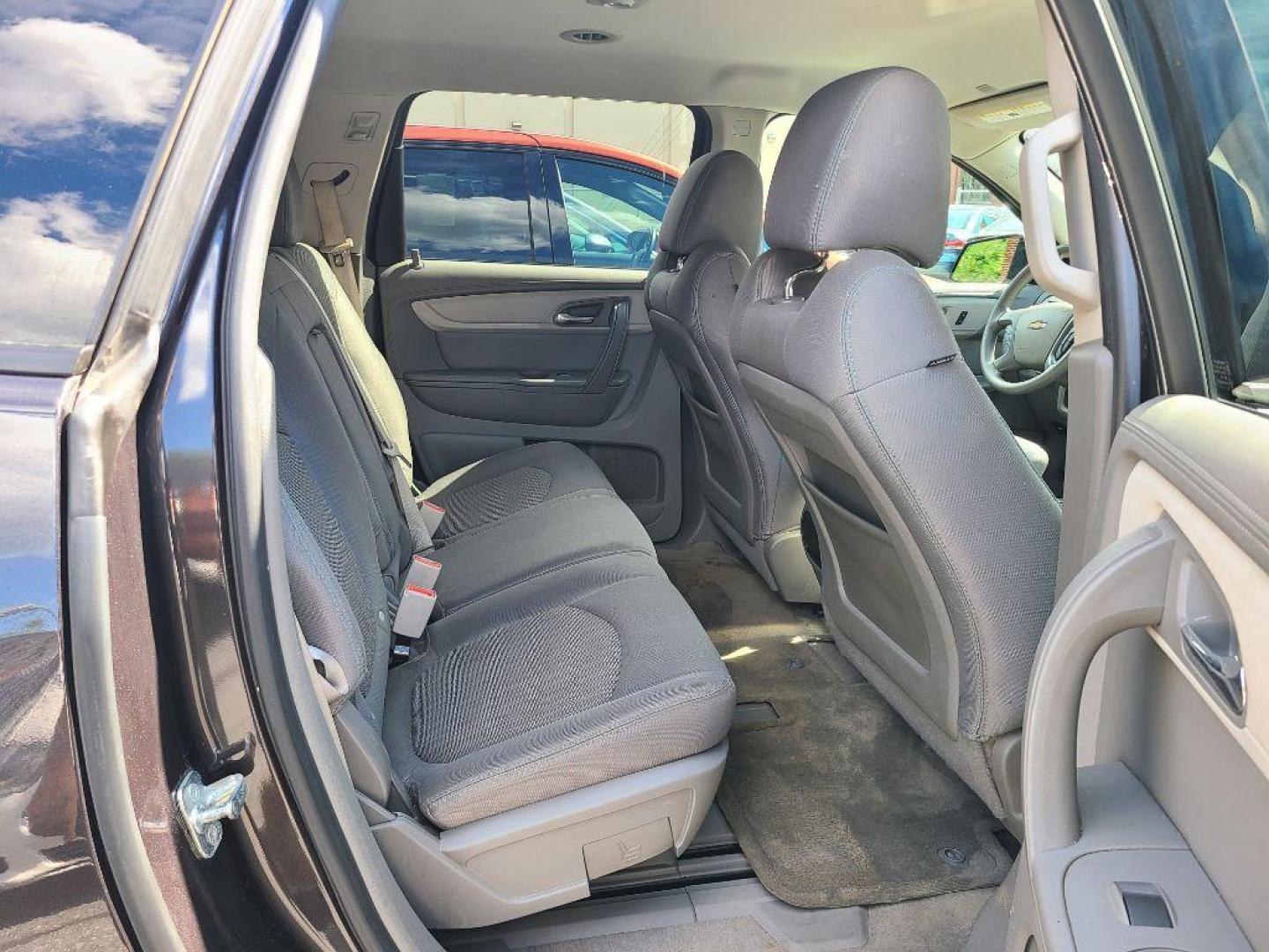 2017 GRAY CHEVROLET TRAVERSE LS (1GNKRFKD6HJ) with an 3.6L engine, Automatic transmission, located at 7981 Paxton Street, Harrisburg, PA, 17111, (717) 561-2926, 40.261490, -76.749229 - WE FINANCE!!! Good Credit/ Bad Credit/ No Credit - ALL Trade-Ins Welcomed!!! ***Guaranteed Credit Approval*** APPLY ONLINE or CALL us TODAY ;) Internet Prices and Marketplace Prices are SPECIAL discounted ***CASH DEALS*** Retail Prices are higher. Please call us to discuss your cash and finan - Photo#11