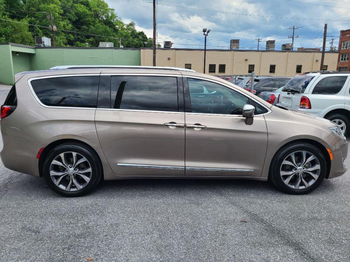 2017 GRAY CHRYSLER PACIFICA LIMITED (2C4RC1GG8HR) with an 3.6L engine, Automatic transmission, located at 117 North Cameron Street, Harrisburg, PA, 17101, (717) 963-8962, 40.267021, -76.875351 - WE FINANCE!!! Good Credit/ Bad Credit/ No Credit - ALL Trade-Ins Welcomed!!! ***Guaranteed Credit Approval*** APPLY ONLINE or CALL us TODAY ;) Internet Prices and Marketplace Prices are SPECIAL discounted ***CASH DEALS*** Retail Prices are higher. Please call us to discuss your cash and finan - Photo#3