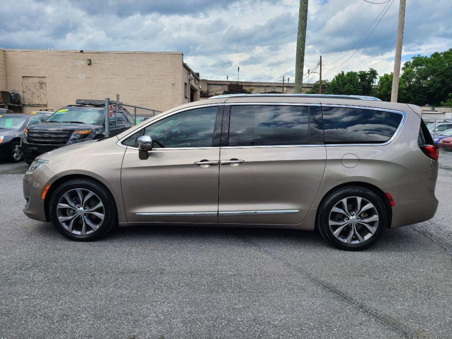 2017 GRAY CHRYSLER PACIFICA LIMITED (2C4RC1GG8HR) with an 3.6L engine, Automatic transmission, located at 117 North Cameron Street, Harrisburg, PA, 17101, (717) 963-8962, 40.267021, -76.875351 - WE FINANCE!!! Good Credit/ Bad Credit/ No Credit - ALL Trade-Ins Welcomed!!! ***Guaranteed Credit Approval*** APPLY ONLINE or CALL us TODAY ;) Internet Prices and Marketplace Prices are SPECIAL discounted ***CASH DEALS*** Retail Prices are higher. Please call us to discuss your cash and finan - Photo#5