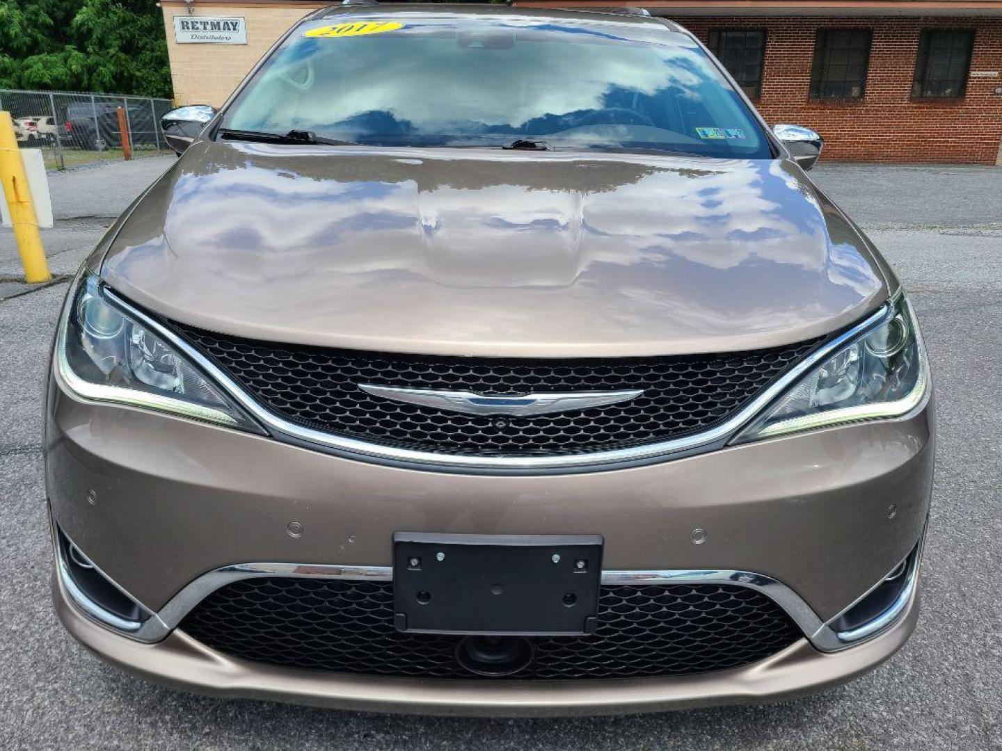 2017 GRAY CHRYSLER PACIFICA LIMITED (2C4RC1GG8HR) with an 3.6L engine, Automatic transmission, located at 117 North Cameron Street, Harrisburg, PA, 17101, (717) 963-8962, 40.267021, -76.875351 - WE FINANCE!!! Good Credit/ Bad Credit/ No Credit - ALL Trade-Ins Welcomed!!! ***Guaranteed Credit Approval*** APPLY ONLINE or CALL us TODAY ;) Internet Prices and Marketplace Prices are SPECIAL discounted ***CASH DEALS*** Retail Prices are higher. Please call us to discuss your cash and finan - Photo#7