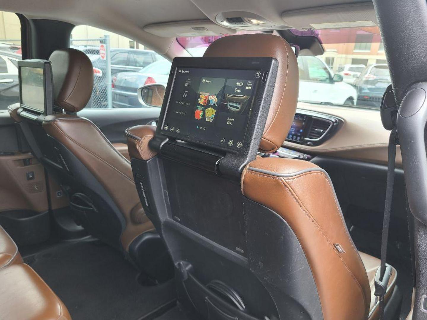 2017 GRAY CHRYSLER PACIFICA LIMITED (2C4RC1GG8HR) with an 3.6L engine, Automatic transmission, located at 117 North Cameron Street, Harrisburg, PA, 17101, (717) 963-8962, 40.267021, -76.875351 - WE FINANCE!!! Good Credit/ Bad Credit/ No Credit - ALL Trade-Ins Welcomed!!! ***Guaranteed Credit Approval*** APPLY ONLINE or CALL us TODAY ;) Internet Prices and Marketplace Prices are SPECIAL discounted ***CASH DEALS*** Retail Prices are higher. Please call us to discuss your cash and finan - Photo#11