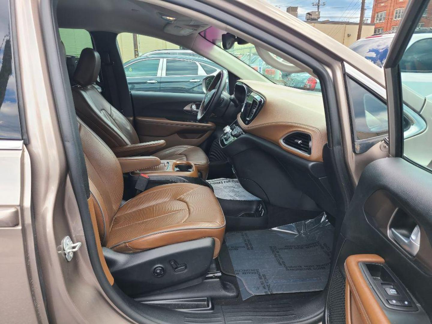 2017 GRAY CHRYSLER PACIFICA LIMITED (2C4RC1GG8HR) with an 3.6L engine, Automatic transmission, located at 117 North Cameron Street, Harrisburg, PA, 17101, (717) 963-8962, 40.267021, -76.875351 - WE FINANCE!!! Good Credit/ Bad Credit/ No Credit - ALL Trade-Ins Welcomed!!! ***Guaranteed Credit Approval*** APPLY ONLINE or CALL us TODAY ;) Internet Prices and Marketplace Prices are SPECIAL discounted ***CASH DEALS*** Retail Prices are higher. Please call us to discuss your cash and finan - Photo#12