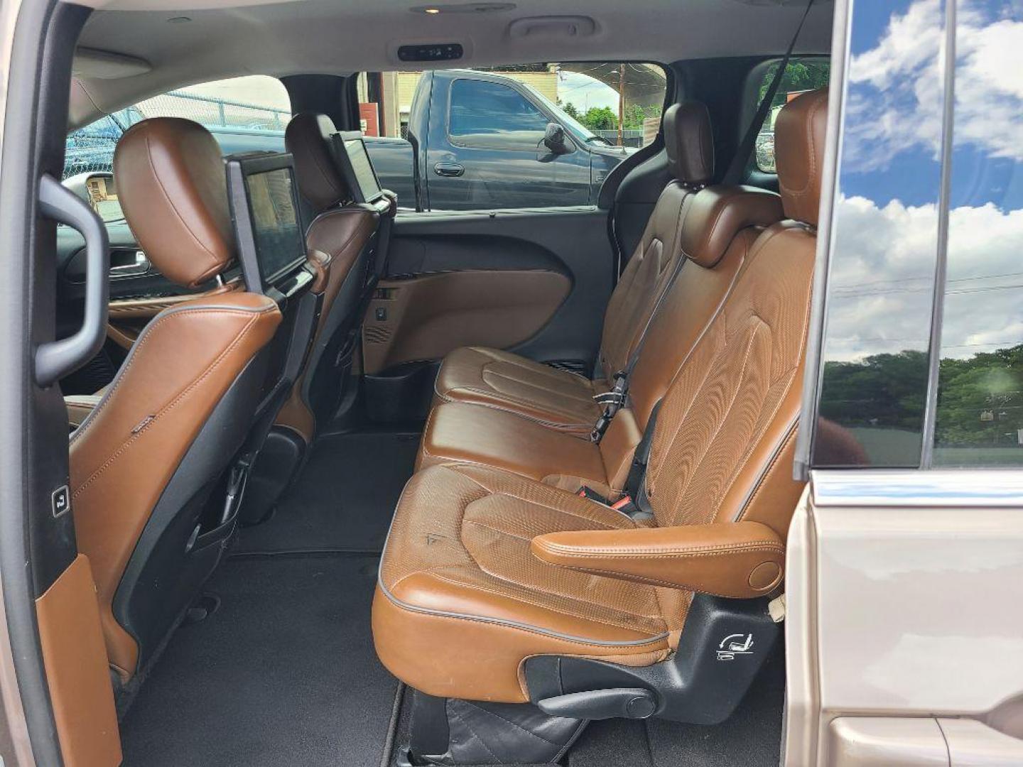 2017 GRAY CHRYSLER PACIFICA LIMITED (2C4RC1GG8HR) with an 3.6L engine, Automatic transmission, located at 117 North Cameron Street, Harrisburg, PA, 17101, (717) 963-8962, 40.267021, -76.875351 - WE FINANCE!!! Good Credit/ Bad Credit/ No Credit - ALL Trade-Ins Welcomed!!! ***Guaranteed Credit Approval*** APPLY ONLINE or CALL us TODAY ;) Internet Prices and Marketplace Prices are SPECIAL discounted ***CASH DEALS*** Retail Prices are higher. Please call us to discuss your cash and finan - Photo#15