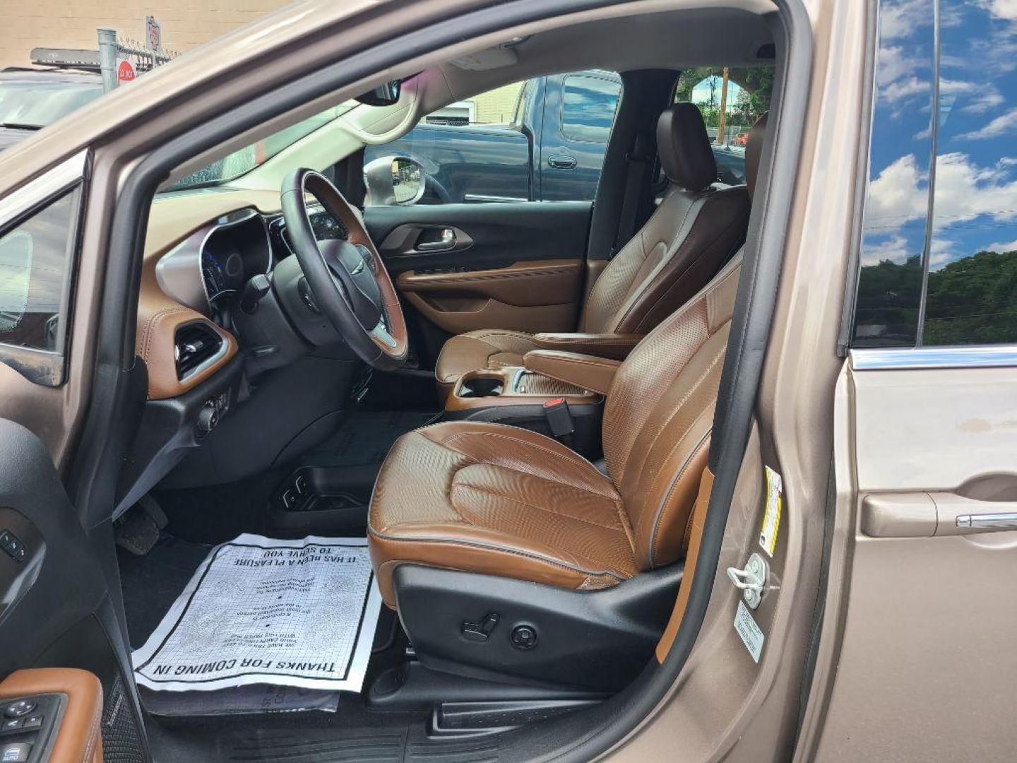 2017 GRAY CHRYSLER PACIFICA LIMITED (2C4RC1GG8HR) with an 3.6L engine, Automatic transmission, located at 117 North Cameron Street, Harrisburg, PA, 17101, (717) 963-8962, 40.267021, -76.875351 - WE FINANCE!!! Good Credit/ Bad Credit/ No Credit - ALL Trade-Ins Welcomed!!! ***Guaranteed Credit Approval*** APPLY ONLINE or CALL us TODAY ;) Internet Prices and Marketplace Prices are SPECIAL discounted ***CASH DEALS*** Retail Prices are higher. Please call us to discuss your cash and finan - Photo#17