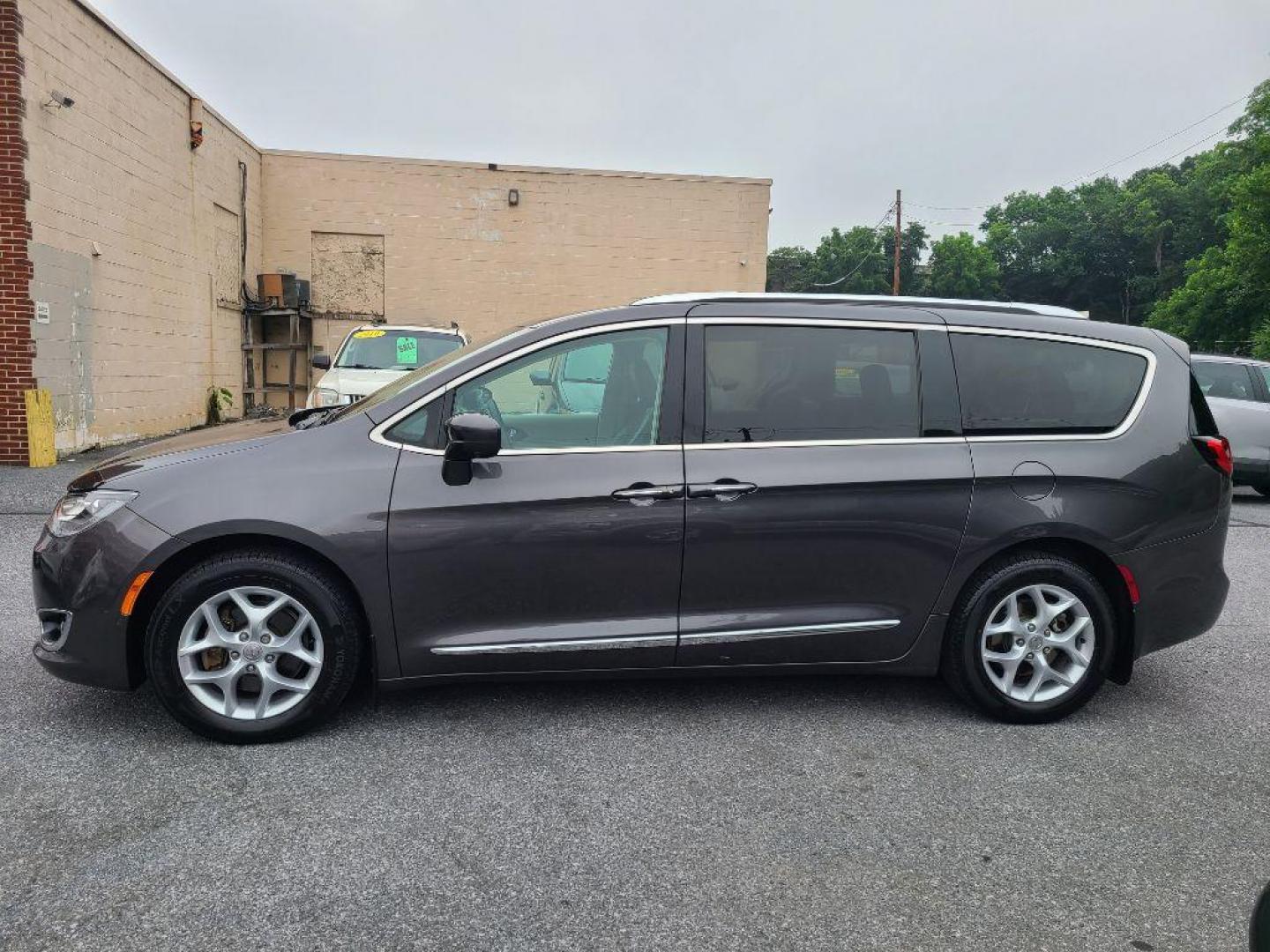 2017 GRAY CHRYSLER PACIFICA TOURING L PLUS (2C4RC1EG0HR) with an 3.6L engine, Automatic transmission, located at 117 North Cameron Street, Harrisburg, PA, 17101, (717) 963-8962, 40.267021, -76.875351 - WE FINANCE!!! Good Credit/ Bad Credit/ No Credit - ALL Trade-Ins Welcomed!!! ***Guaranteed Credit Approval*** APPLY ONLINE or CALL us TODAY ;) Internet Prices and Marketplace Prices are SPECIAL discounted ***CASH DEALS*** Retail Prices are higher. Please call us to discuss your cash and finan - Photo#1