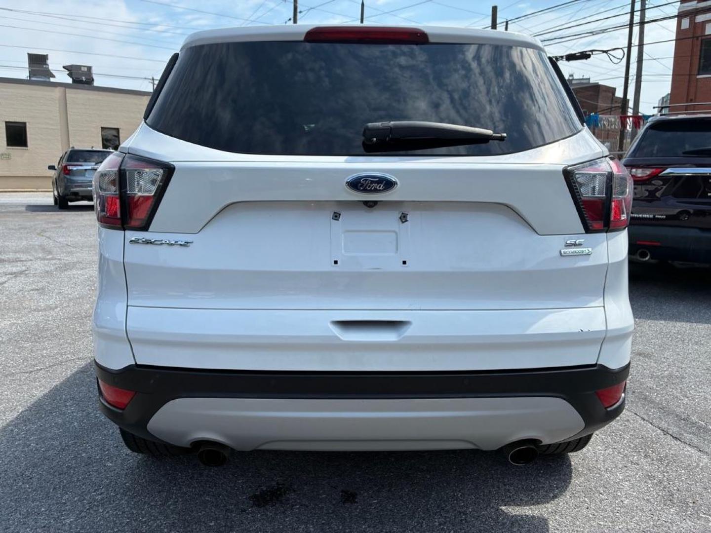 2017 WHITE FORD ESCAPE SE (1FMCU0GD7HU) with an 1.5L engine, Automatic transmission, located at 117 North Cameron Street, Harrisburg, PA, 17101, (717) 963-8962, 40.267021, -76.875351- Photo#3