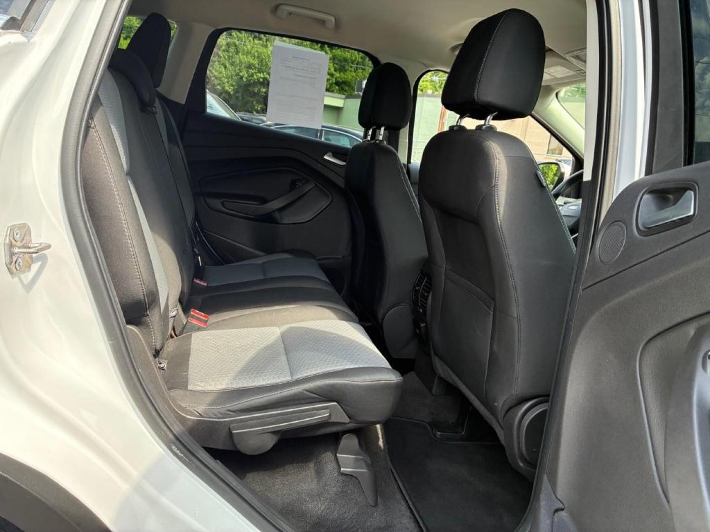 2017 WHITE FORD ESCAPE SE (1FMCU0GD7HU) with an 1.5L engine, Automatic transmission, located at 117 North Cameron Street, Harrisburg, PA, 17101, (717) 963-8962, 40.267021, -76.875351- Photo#9