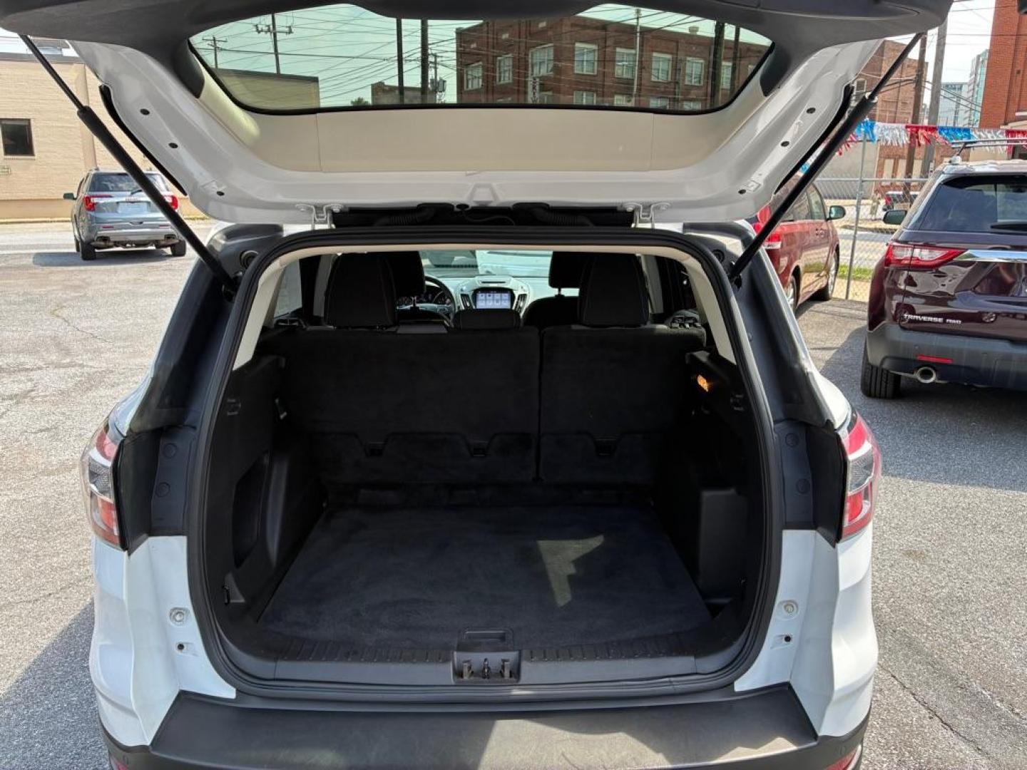 2017 WHITE FORD ESCAPE SE (1FMCU0GD7HU) with an 1.5L engine, Automatic transmission, located at 117 North Cameron Street, Harrisburg, PA, 17101, (717) 963-8962, 40.267021, -76.875351- Photo#10