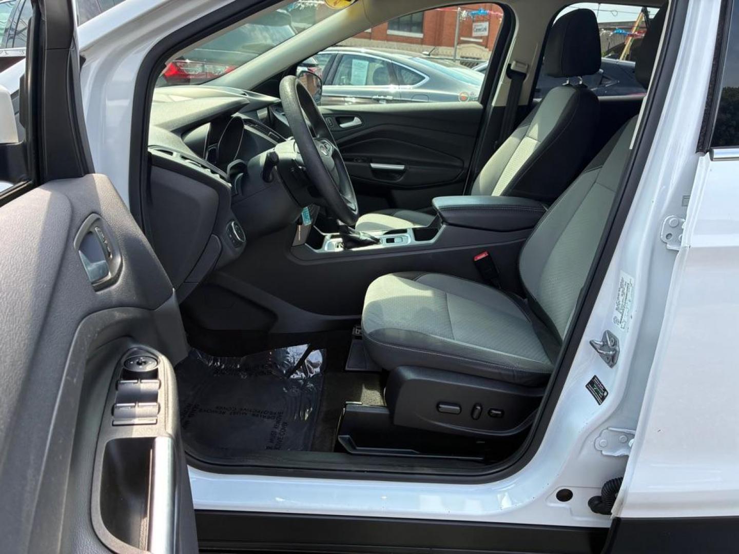 2017 WHITE FORD ESCAPE SE (1FMCU0GD7HU) with an 1.5L engine, Automatic transmission, located at 117 North Cameron Street, Harrisburg, PA, 17101, (717) 963-8962, 40.267021, -76.875351- Photo#13