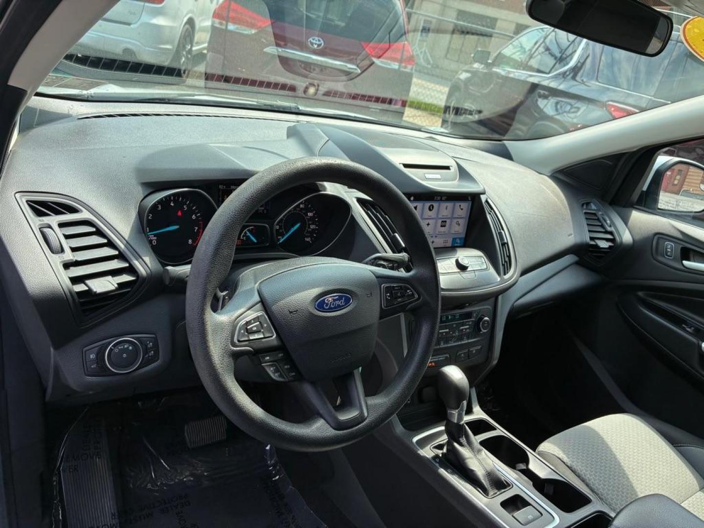 2017 WHITE FORD ESCAPE SE (1FMCU0GD7HU) with an 1.5L engine, Automatic transmission, located at 117 North Cameron Street, Harrisburg, PA, 17101, (717) 963-8962, 40.267021, -76.875351- Photo#14