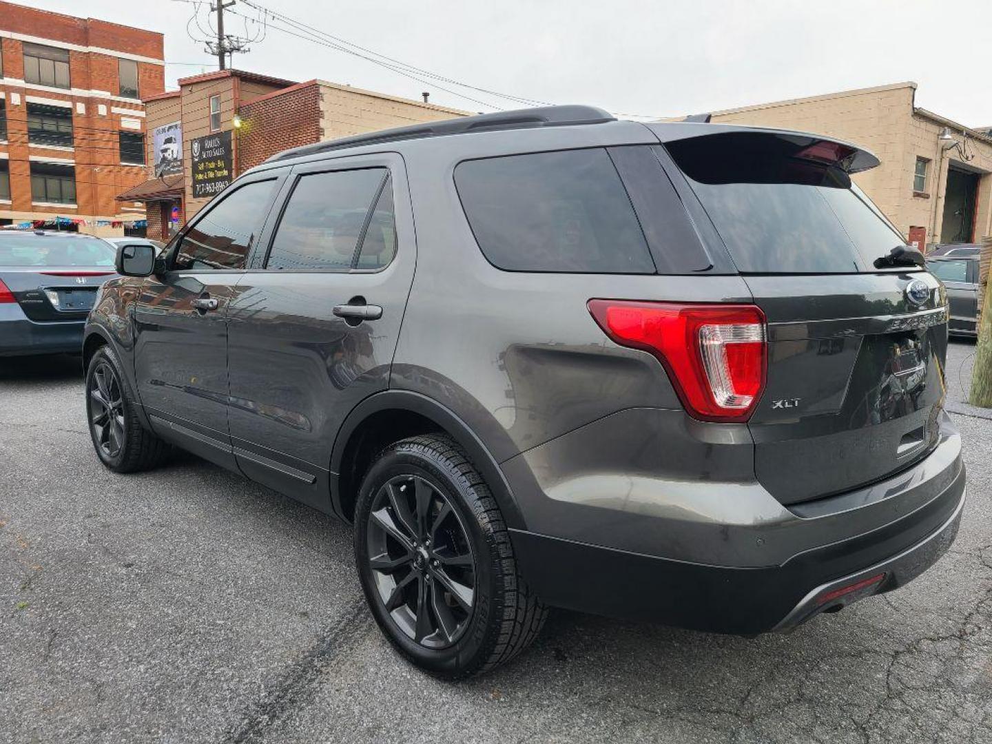 2017 GRAY FORD EXPLORER XLT (1FM5K8D83HG) with an 3.5L engine, Automatic transmission, located at 117 North Cameron Street, Harrisburg, PA, 17101, (717) 963-8962, 40.267021, -76.875351 - WE FINANCE!!! Good Credit/ Bad Credit/ No Credit - ALL Trade-Ins Welcomed!!! ***Guaranteed Credit Approval*** APPLY ONLINE or CALL us TODAY ;) Internet Prices and Marketplace Prices are SPECIAL discounted ***CASH DEALS*** Retail Prices are higher. Please call us to discuss your cash and finan - Photo#1