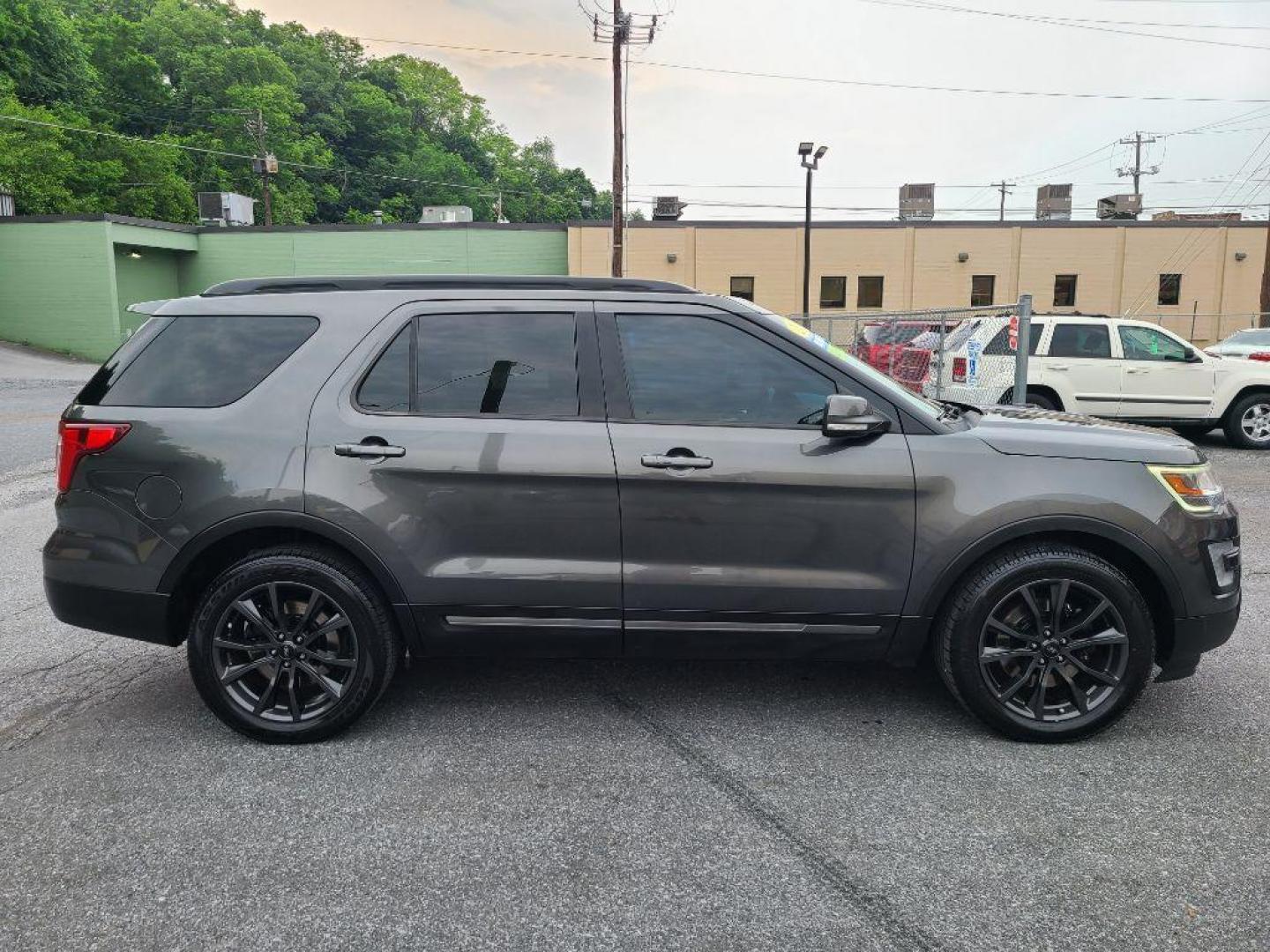 2017 GRAY FORD EXPLORER XLT (1FM5K8D83HG) with an 3.5L engine, Automatic transmission, located at 117 North Cameron Street, Harrisburg, PA, 17101, (717) 963-8962, 40.267021, -76.875351 - WE FINANCE!!! Good Credit/ Bad Credit/ No Credit - ALL Trade-Ins Welcomed!!! ***Guaranteed Credit Approval*** APPLY ONLINE or CALL us TODAY ;) Internet Prices and Marketplace Prices are SPECIAL discounted ***CASH DEALS*** Retail Prices are higher. Please call us to discuss your cash and finan - Photo#3