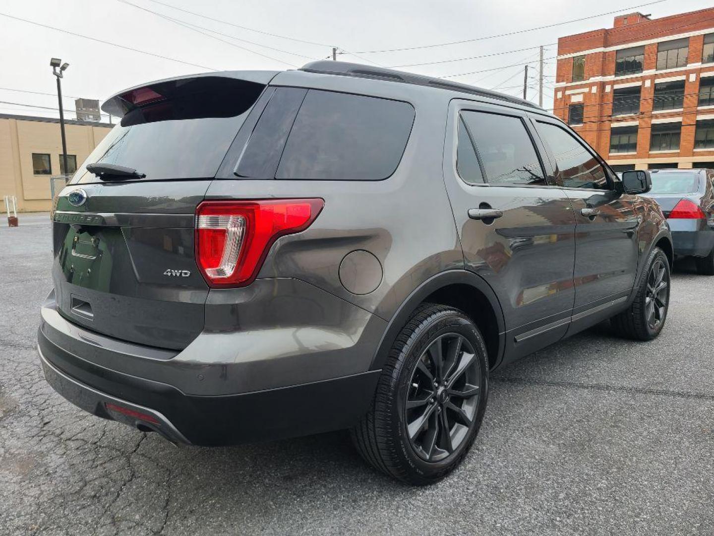 2017 GRAY FORD EXPLORER XLT (1FM5K8D83HG) with an 3.5L engine, Automatic transmission, located at 117 North Cameron Street, Harrisburg, PA, 17101, (717) 963-8962, 40.267021, -76.875351 - WE FINANCE!!! Good Credit/ Bad Credit/ No Credit - ALL Trade-Ins Welcomed!!! ***Guaranteed Credit Approval*** APPLY ONLINE or CALL us TODAY ;) Internet Prices and Marketplace Prices are SPECIAL discounted ***CASH DEALS*** Retail Prices are higher. Please call us to discuss your cash and finan - Photo#4