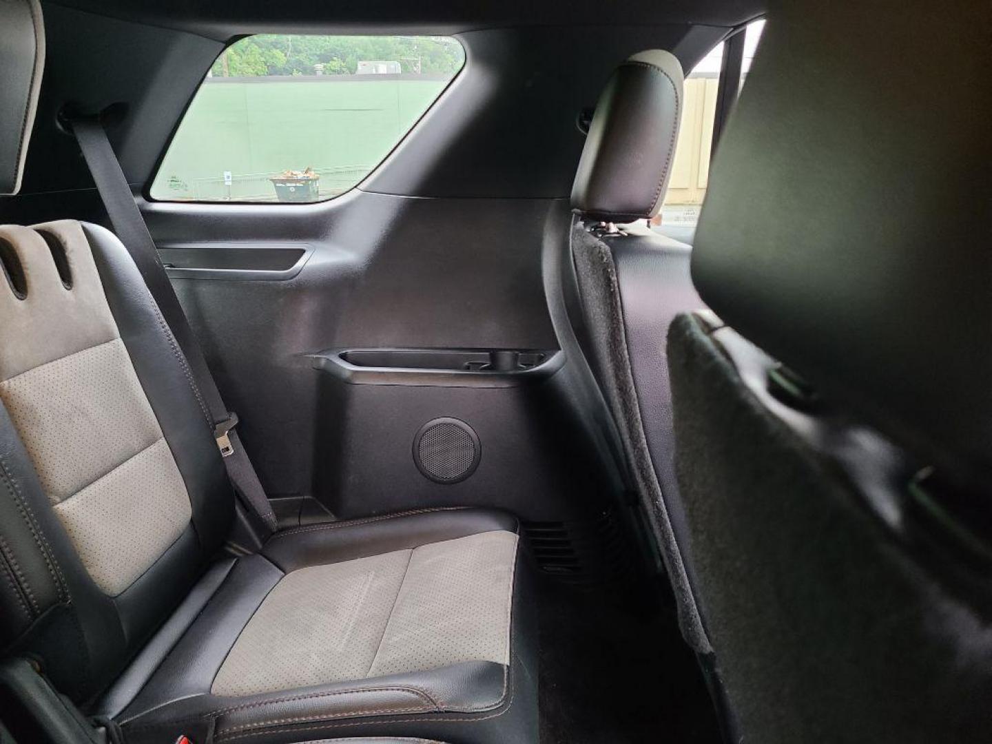 2017 GRAY FORD EXPLORER XLT (1FM5K8D83HG) with an 3.5L engine, Automatic transmission, located at 117 North Cameron Street, Harrisburg, PA, 17101, (717) 963-8962, 40.267021, -76.875351 - WE FINANCE!!! Good Credit/ Bad Credit/ No Credit - ALL Trade-Ins Welcomed!!! ***Guaranteed Credit Approval*** APPLY ONLINE or CALL us TODAY ;) Internet Prices and Marketplace Prices are SPECIAL discounted ***CASH DEALS*** Retail Prices are higher. Please call us to discuss your cash and finan - Photo#10