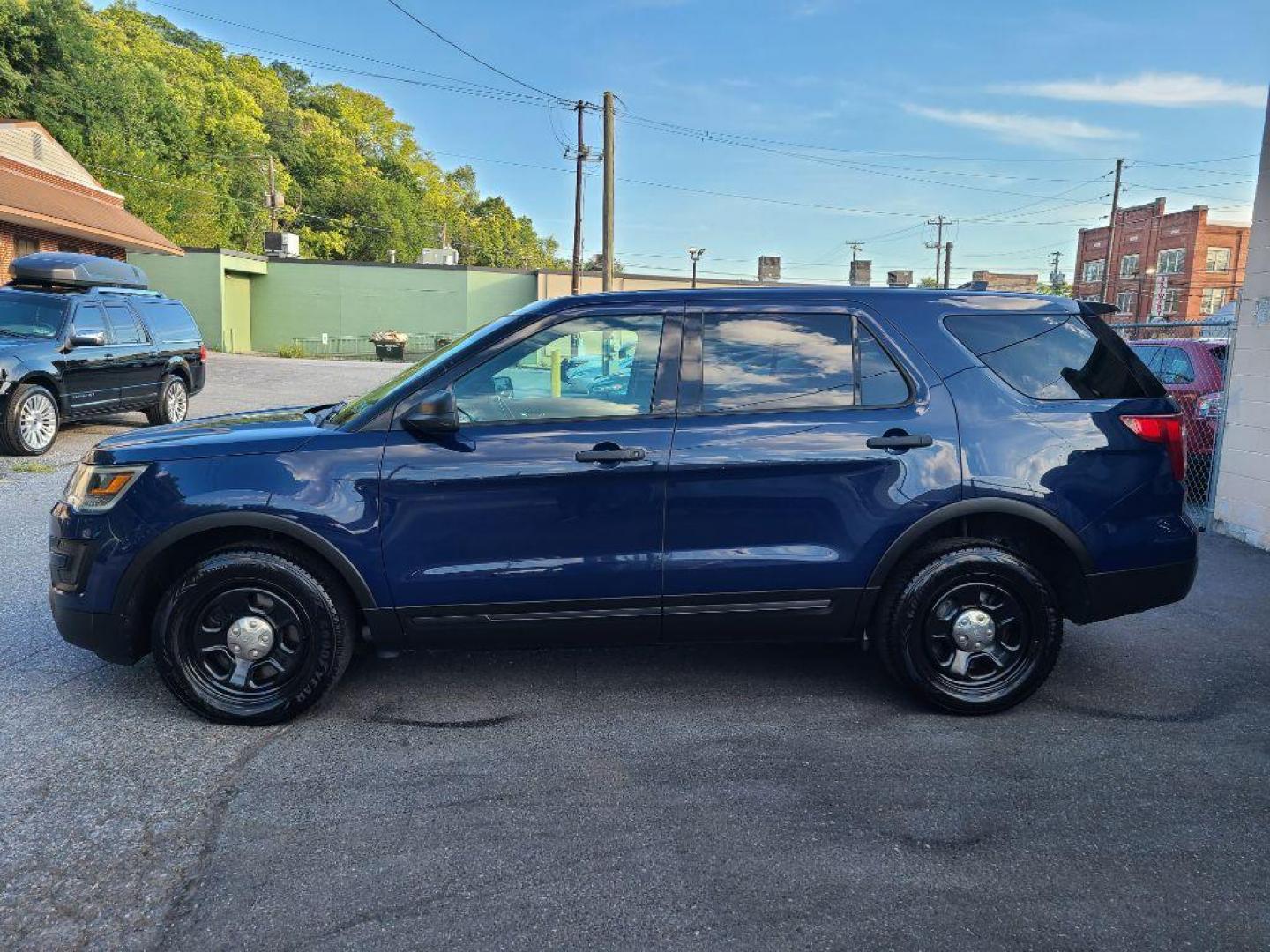 2017 BLUE FORD EXPLORER POLICE INTERCEPTOR (1FM5K8AR6HG) with an 3.7L engine, Automatic transmission, located at 117 North Cameron Street, Harrisburg, PA, 17101, (717) 963-8962, 40.267021, -76.875351 - WE FINANCE!!! Good Credit/ Bad Credit/ No Credit - ALL Trade-Ins Welcomed!!! ***Guaranteed Credit Approval*** APPLY ONLINE or CALL us TODAY ;) Internet Prices and Marketplace Prices are SPECIAL discounted ***CASH DEALS*** Retail Prices are higher. Please call us to discuss your cash and finan - Photo#2