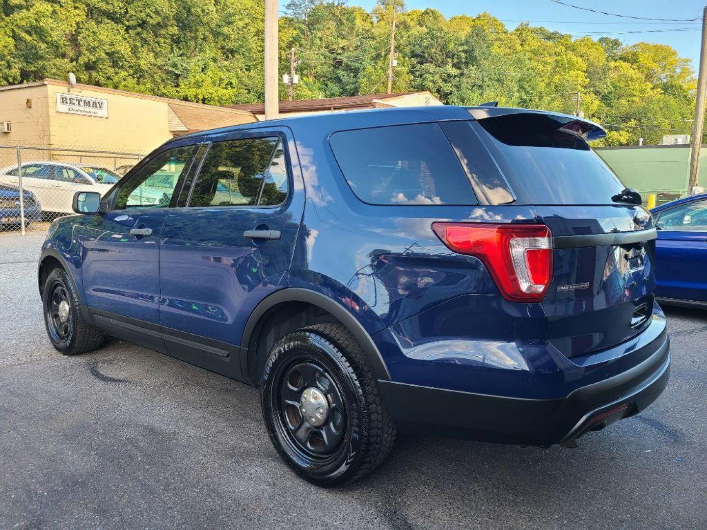 2017 BLUE FORD EXPLORER POLICE INTERCEPTOR (1FM5K8AR6HG) with an 3.7L engine, Automatic transmission, located at 117 North Cameron Street, Harrisburg, PA, 17101, (717) 963-8962, 40.267021, -76.875351 - WE FINANCE!!! Good Credit/ Bad Credit/ No Credit - ALL Trade-Ins Welcomed!!! ***Guaranteed Credit Approval*** APPLY ONLINE or CALL us TODAY ;) Internet Prices and Marketplace Prices are SPECIAL discounted ***CASH DEALS*** Retail Prices are higher. Please call us to discuss your cash and finan - Photo#3