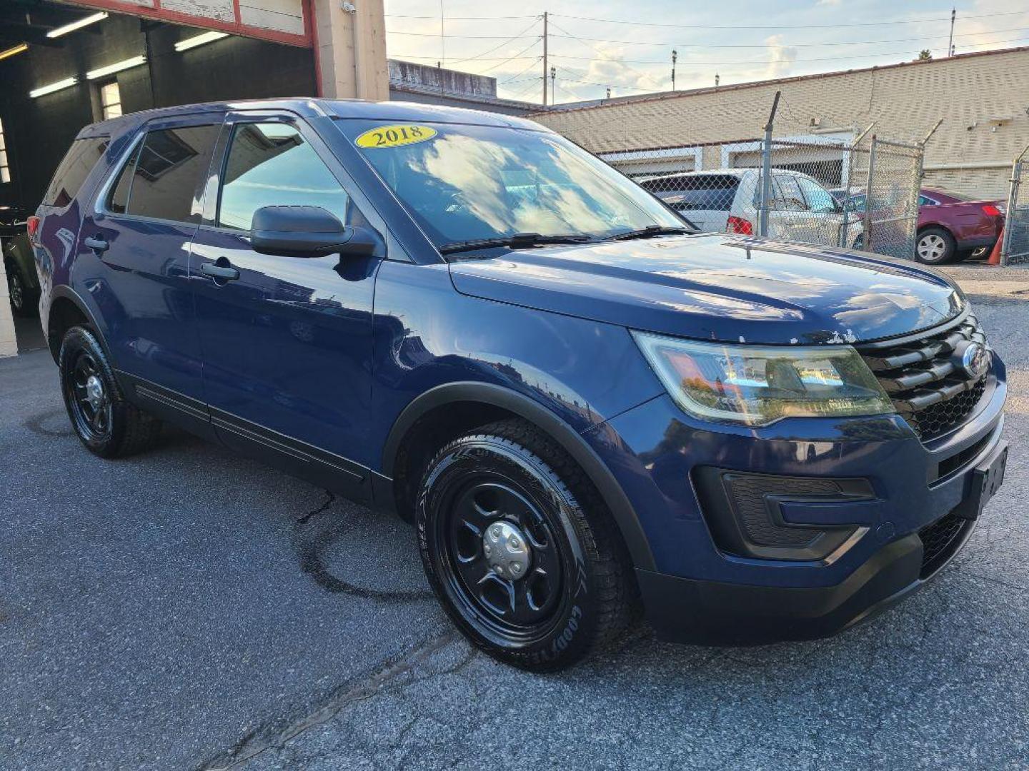 2017 BLUE FORD EXPLORER POLICE INTERCEPTOR (1FM5K8AR6HG) with an 3.7L engine, Automatic transmission, located at 117 North Cameron Street, Harrisburg, PA, 17101, (717) 963-8962, 40.267021, -76.875351 - WE FINANCE!!! Good Credit/ Bad Credit/ No Credit - ALL Trade-Ins Welcomed!!! ***Guaranteed Credit Approval*** APPLY ONLINE or CALL us TODAY ;) Internet Prices and Marketplace Prices are SPECIAL discounted ***CASH DEALS*** Retail Prices are higher. Please call us to discuss your cash and finan - Photo#7
