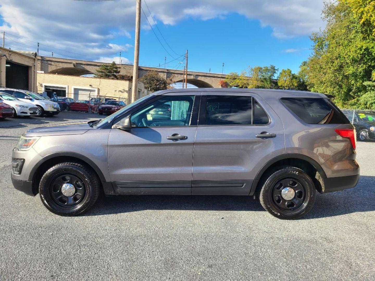2017 GRAY FORD EXPLORER POLICE INTERCEPTOR (1FM5K8AR8HG) with an 3.7L engine, Automatic transmission, located at 117 North Cameron Street, Harrisburg, PA, 17101, (717) 963-8962, 40.267021, -76.875351 - WE FINANCE!!! Good Credit/ Bad Credit/ No Credit - ALL Trade-Ins Welcomed!!! ***Guaranteed Credit Approval*** APPLY ONLINE or CALL us TODAY ;) Please call us to discuss your cash and financing options. - Photo#1