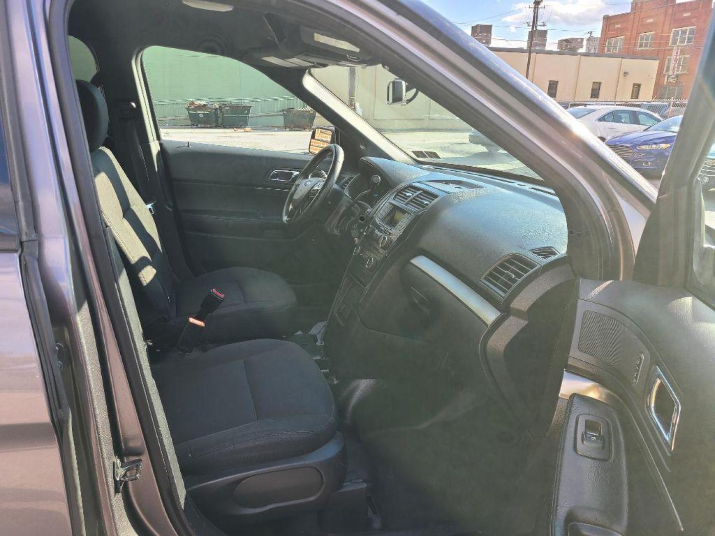 2017 GRAY FORD EXPLORER POLICE INTERCEPTOR (1FM5K8AR8HG) with an 3.7L engine, Automatic transmission, located at 117 North Cameron Street, Harrisburg, PA, 17101, (717) 963-8962, 40.267021, -76.875351 - WE FINANCE!!! Good Credit/ Bad Credit/ No Credit - ALL Trade-Ins Welcomed!!! ***Guaranteed Credit Approval*** APPLY ONLINE or CALL us TODAY ;) Please call us to discuss your cash and financing options. - Photo#8