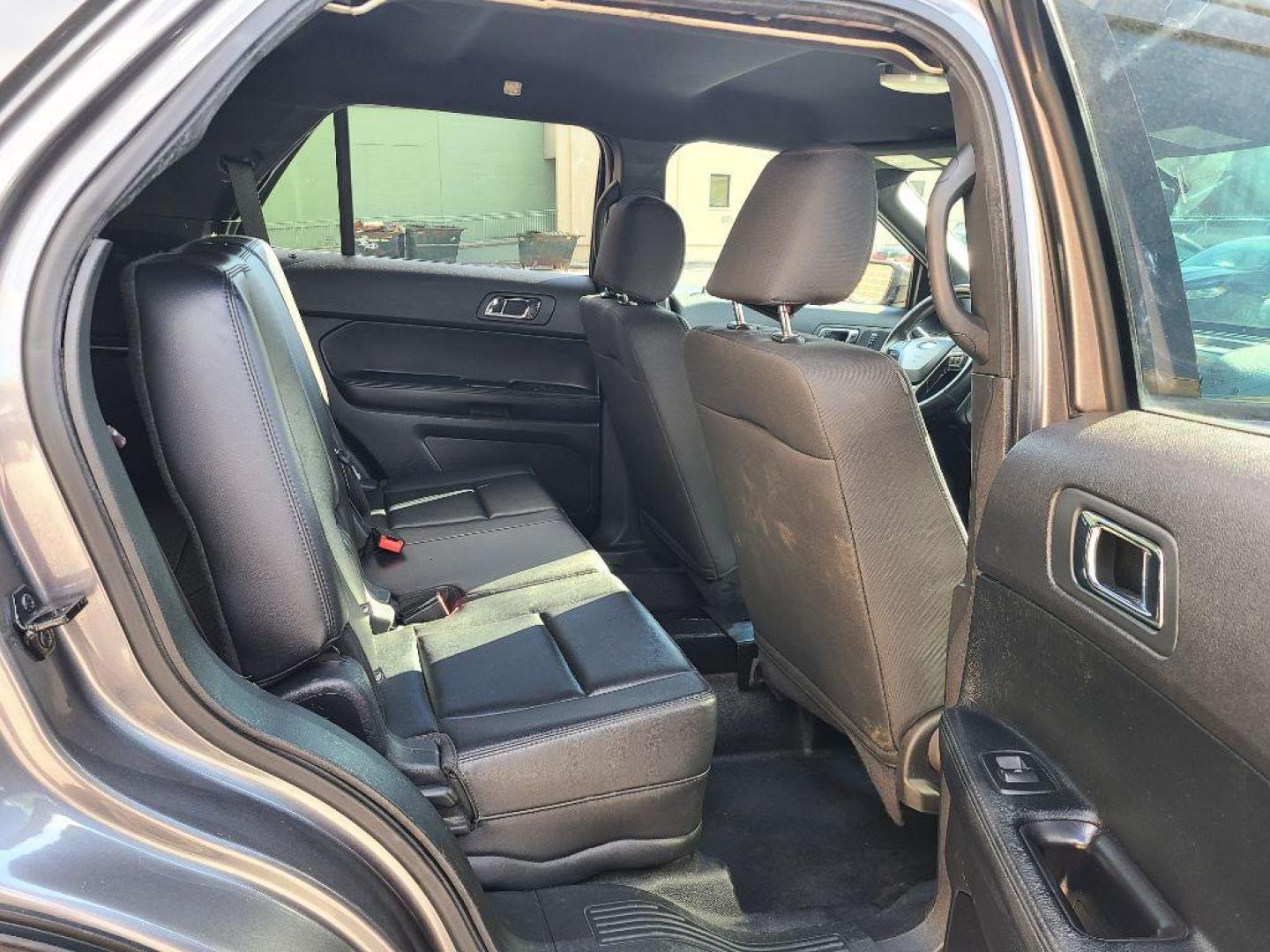 2017 GRAY FORD EXPLORER POLICE INTERCEPTOR (1FM5K8AR8HG) with an 3.7L engine, Automatic transmission, located at 117 North Cameron Street, Harrisburg, PA, 17101, (717) 963-8962, 40.267021, -76.875351 - WE FINANCE!!! Good Credit/ Bad Credit/ No Credit - ALL Trade-Ins Welcomed!!! ***Guaranteed Credit Approval*** APPLY ONLINE or CALL us TODAY ;) Please call us to discuss your cash and financing options. - Photo#10