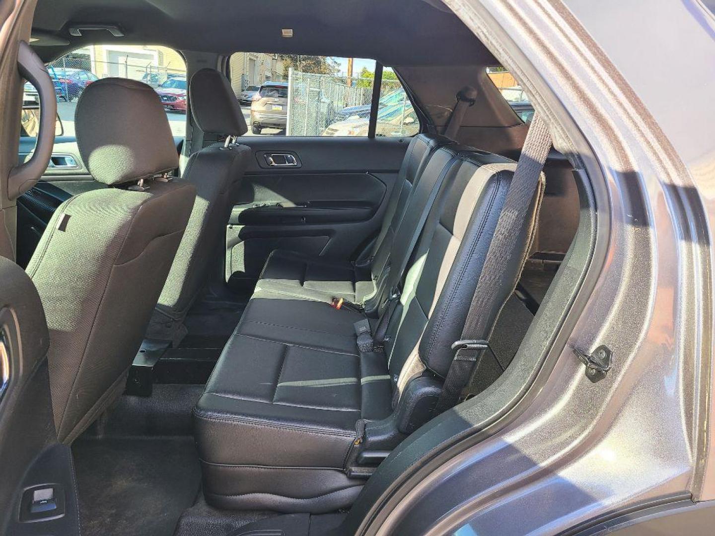 2017 GRAY FORD EXPLORER POLICE INTERCEPTOR (1FM5K8AR8HG) with an 3.7L engine, Automatic transmission, located at 117 North Cameron Street, Harrisburg, PA, 17101, (717) 963-8962, 40.267021, -76.875351 - WE FINANCE!!! Good Credit/ Bad Credit/ No Credit - ALL Trade-Ins Welcomed!!! ***Guaranteed Credit Approval*** APPLY ONLINE or CALL us TODAY ;) Please call us to discuss your cash and financing options. - Photo#12