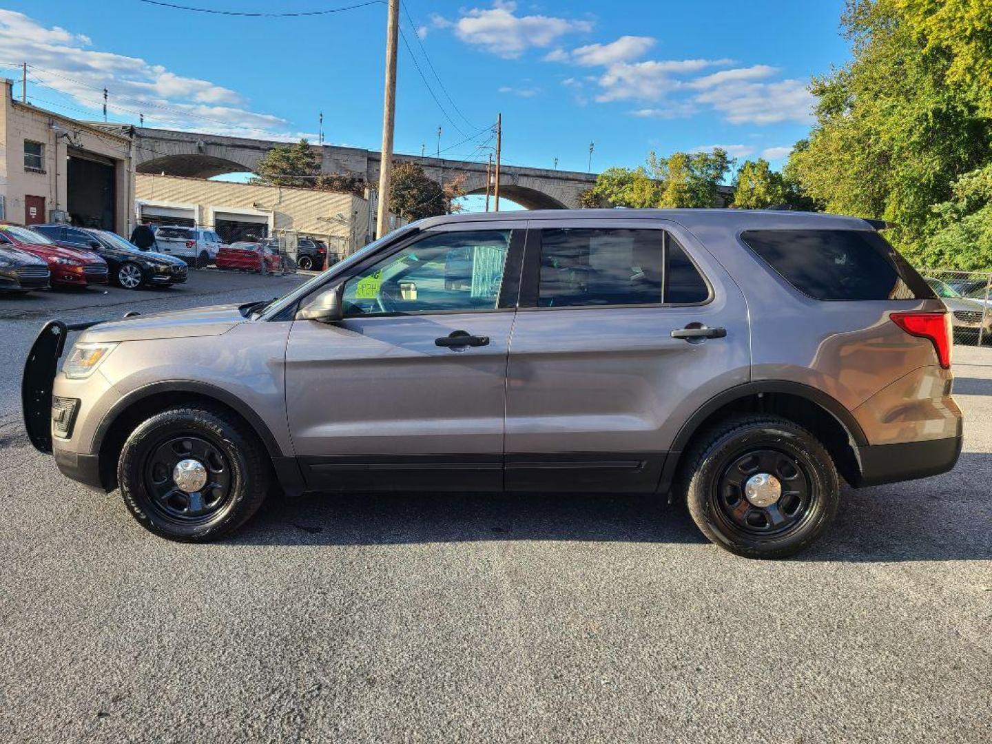 2017 GRAY FORD EXPLORER POLICE INTERCEPTOR (1FM5K8AR6HG) with an 3.7L engine, Automatic transmission, located at 117 North Cameron Street, Harrisburg, PA, 17101, (717) 963-8962, 40.267021, -76.875351 - Photo#1