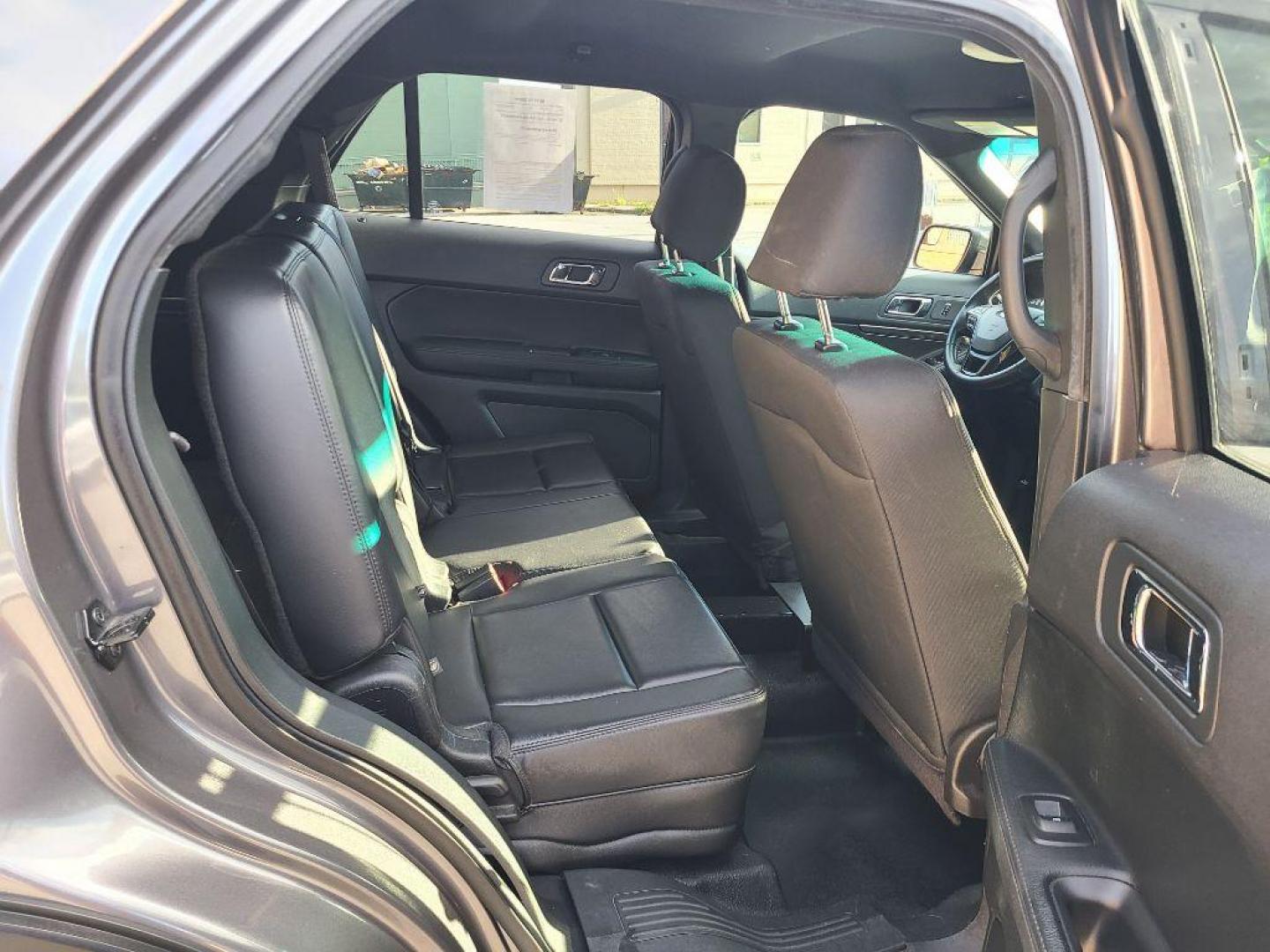2017 GRAY FORD EXPLORER POLICE INTERCEPTOR (1FM5K8AR6HG) with an 3.7L engine, Automatic transmission, located at 117 North Cameron Street, Harrisburg, PA, 17101, (717) 963-8962, 40.267021, -76.875351 - Photo#14