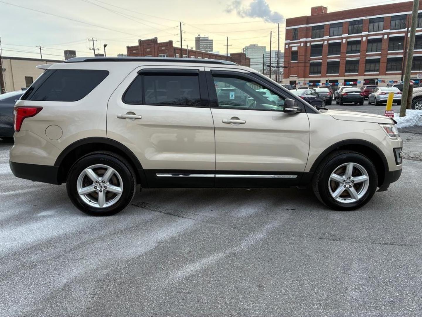 2017 GOLD FORD EXPLORER XLT (1FM5K8D84HG) with an 3.5L engine, Automatic transmission, located at 117 North Cameron Street, Harrisburg, PA, 17101, (717) 963-8962, 40.267021, -76.875351 - WE FINANCE!!! Good Credit/ Challenged Credit/ No Credit - ALL Trade-Ins Welcomed!!! APPLY ONLINE or CALL us TODAY ;) Please call us to discuss your cash and/or financing options. - Photo#5