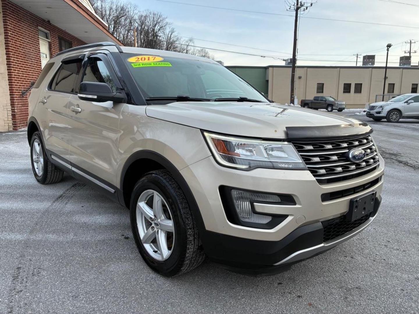 2017 GOLD FORD EXPLORER XLT (1FM5K8D84HG) with an 3.5L engine, Automatic transmission, located at 117 North Cameron Street, Harrisburg, PA, 17101, (717) 963-8962, 40.267021, -76.875351 - WE FINANCE!!! Good Credit/ Challenged Credit/ No Credit - ALL Trade-Ins Welcomed!!! APPLY ONLINE or CALL us TODAY ;) Please call us to discuss your cash and/or financing options. - Photo#6
