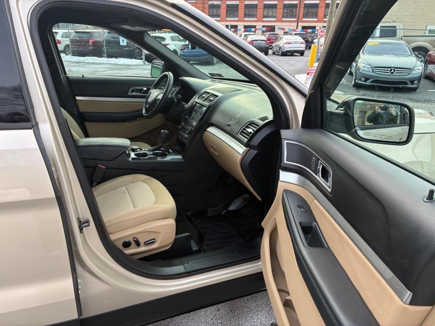 2017 GOLD FORD EXPLORER XLT (1FM5K8D84HG) with an 3.5L engine, Automatic transmission, located at 117 North Cameron Street, Harrisburg, PA, 17101, (717) 963-8962, 40.267021, -76.875351 - WE FINANCE!!! Good Credit/ Challenged Credit/ No Credit - ALL Trade-Ins Welcomed!!! APPLY ONLINE or CALL us TODAY ;) Please call us to discuss your cash and/or financing options. - Photo#8