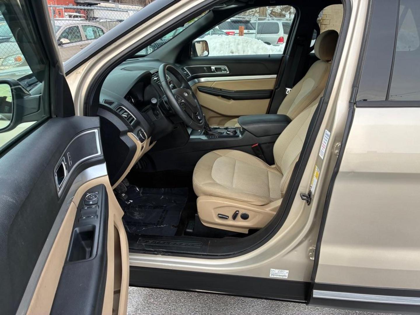 2017 GOLD FORD EXPLORER XLT (1FM5K8D84HG) with an 3.5L engine, Automatic transmission, located at 117 North Cameron Street, Harrisburg, PA, 17101, (717) 963-8962, 40.267021, -76.875351 - WE FINANCE!!! Good Credit/ Challenged Credit/ No Credit - ALL Trade-Ins Welcomed!!! APPLY ONLINE or CALL us TODAY ;) Please call us to discuss your cash and/or financing options. - Photo#14