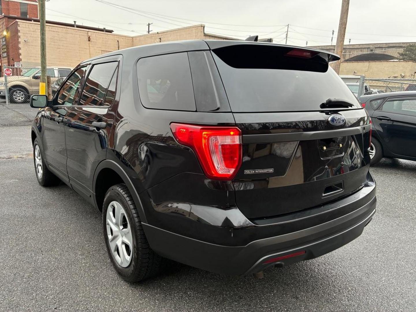 2017 BLACK FORD EXPLORER POLICE INTERCEPTOR (1FM5K8AR8HG) with an 3.7L engine, Automatic transmission, located at 117 North Cameron Street, Harrisburg, PA, 17101, (717) 963-8962, 40.267021, -76.875351 - WE FINANCE!!! Good Credit/ Challenged Credit/ No Credit - ALL Trade-Ins Welcomed!!! APPLY ONLINE or CALL us TODAY ;) Please call us to discuss your cash and/or financing options. - Photo#1
