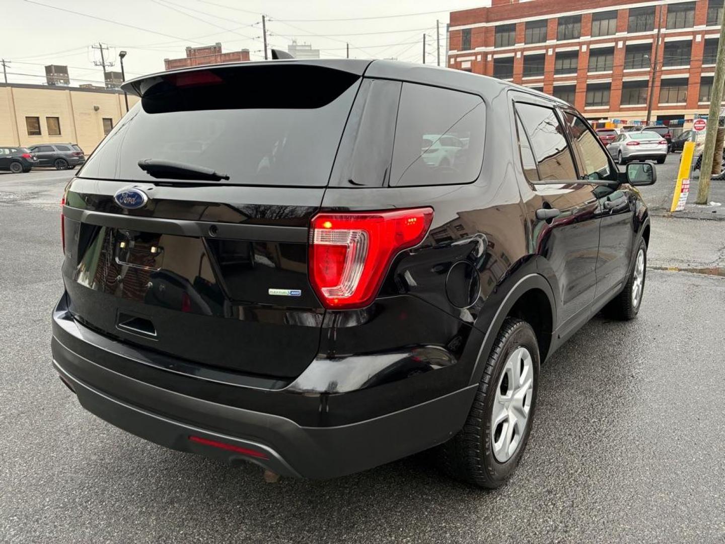 2017 BLACK FORD EXPLORER POLICE INTERCEPTOR (1FM5K8AR8HG) with an 3.7L engine, Automatic transmission, located at 117 North Cameron Street, Harrisburg, PA, 17101, (717) 963-8962, 40.267021, -76.875351 - WE FINANCE!!! Good Credit/ Challenged Credit/ No Credit - ALL Trade-Ins Welcomed!!! APPLY ONLINE or CALL us TODAY ;) Please call us to discuss your cash and/or financing options. - Photo#3