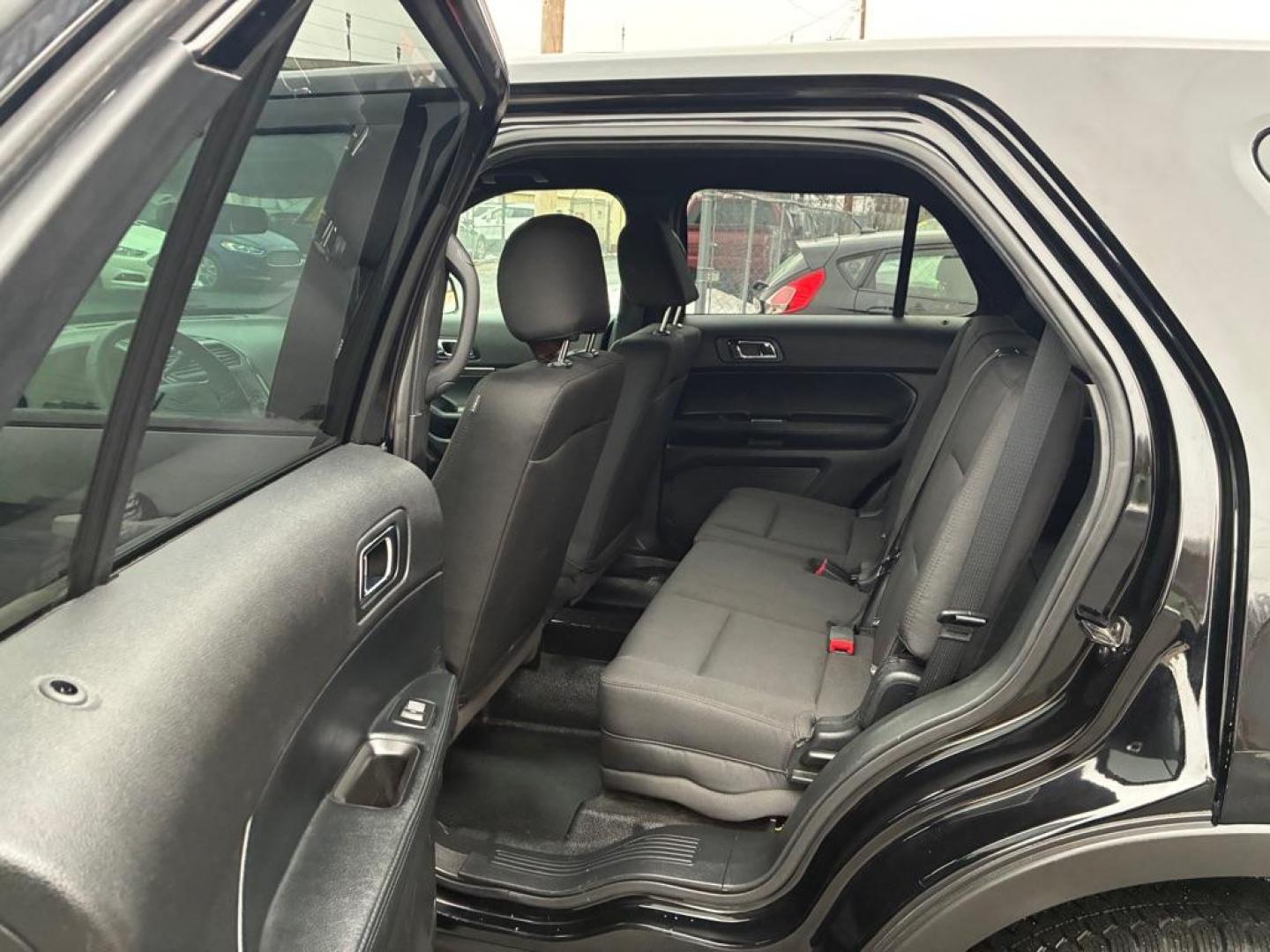 2017 BLACK FORD EXPLORER POLICE INTERCEPTOR (1FM5K8AR8HG) with an 3.7L engine, Automatic transmission, located at 117 North Cameron Street, Harrisburg, PA, 17101, (717) 963-8962, 40.267021, -76.875351 - WE FINANCE!!! Good Credit/ Challenged Credit/ No Credit - ALL Trade-Ins Welcomed!!! APPLY ONLINE or CALL us TODAY ;) Please call us to discuss your cash and/or financing options. - Photo#10