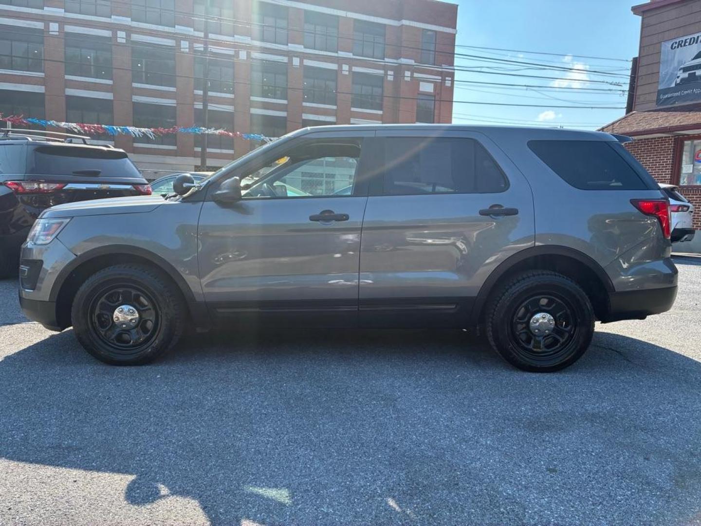 2017 GRAY FORD EXPLORER POLICE INTERCEPTOR (1FM5K8AR2HG) with an 3.7L engine, Automatic transmission, located at 117 North Cameron Street, Harrisburg, PA, 17101, (717) 963-8962, 40.267021, -76.875351 - WE FINANCE!!! MOST vehicles are available for financing. Good Credit/ Challenged Credit/ No Credit - ALL Trade-Ins Welcomed!!! APPLY ONLINE or CALL us TODAY Please call us to discuss your cash and/or financing options. Thanks for cheching our inventory! We're here to help. - Photo#1