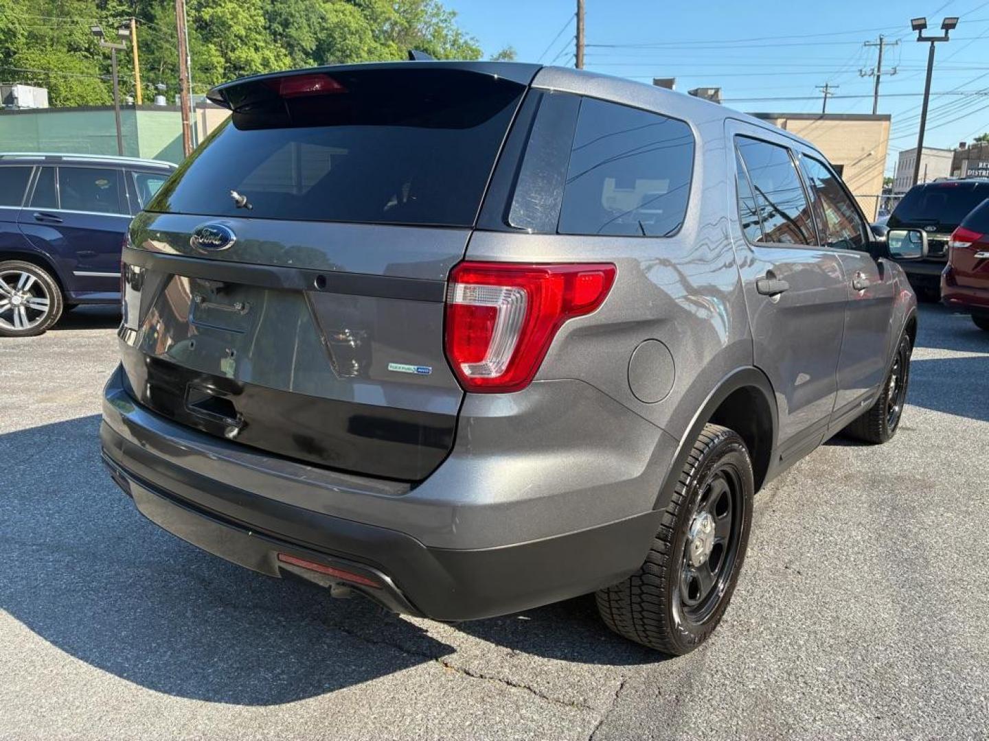 2017 GRAY FORD EXPLORER POLICE INTERCEPTOR (1FM5K8AR2HG) with an 3.7L engine, Automatic transmission, located at 117 North Cameron Street, Harrisburg, PA, 17101, (717) 963-8962, 40.267021, -76.875351 - WE FINANCE!!! MOST vehicles are available for financing. Good Credit/ Challenged Credit/ No Credit - ALL Trade-Ins Welcomed!!! APPLY ONLINE or CALL us TODAY Please call us to discuss your cash and/or financing options. Thanks for cheching our inventory! We're here to help. - Photo#4
