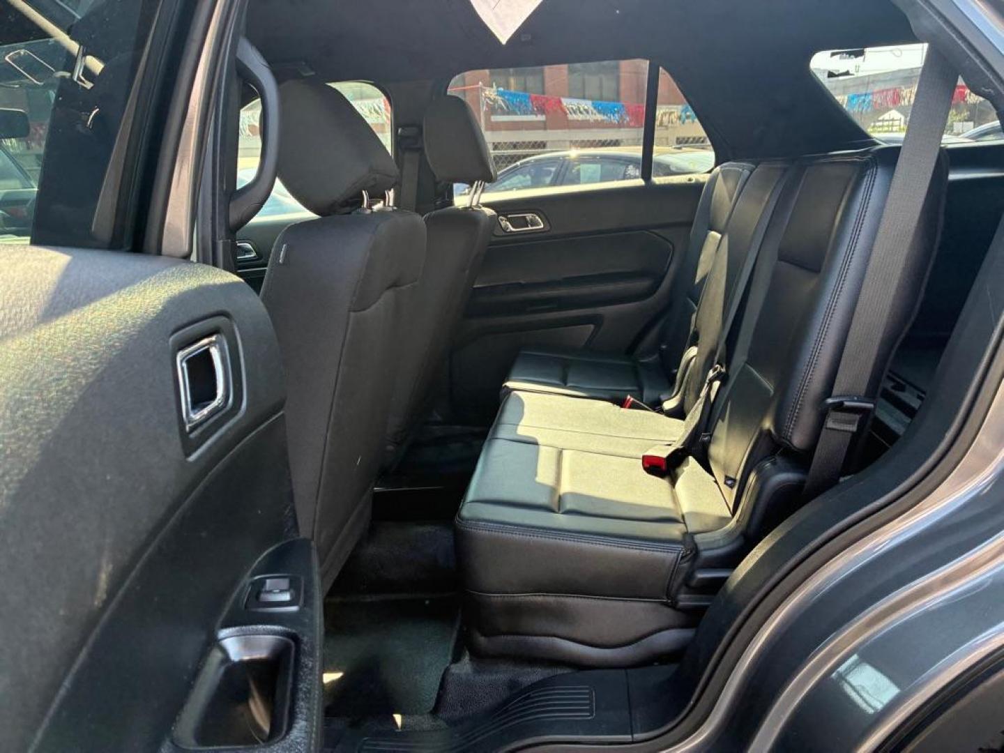 2017 GRAY FORD EXPLORER POLICE INTERCEPTOR (1FM5K8AR2HG) with an 3.7L engine, Automatic transmission, located at 117 North Cameron Street, Harrisburg, PA, 17101, (717) 963-8962, 40.267021, -76.875351 - WE FINANCE!!! MOST vehicles are available for financing. Good Credit/ Challenged Credit/ No Credit - ALL Trade-Ins Welcomed!!! APPLY ONLINE or CALL us TODAY Please call us to discuss your cash and/or financing options. Thanks for cheching our inventory! We're here to help. - Photo#11