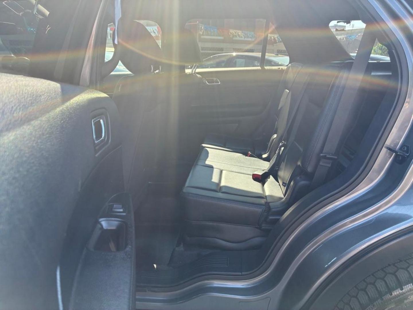 2017 GRAY FORD EXPLORER POLICE INTERCEPTOR (1FM5K8AR2HG) with an 3.7L engine, Automatic transmission, located at 117 North Cameron Street, Harrisburg, PA, 17101, (717) 963-8962, 40.267021, -76.875351 - WE FINANCE!!! MOST vehicles are available for financing. Good Credit/ Challenged Credit/ No Credit - ALL Trade-Ins Welcomed!!! APPLY ONLINE or CALL us TODAY Please call us to discuss your cash and/or financing options. Thanks for cheching our inventory! We're here to help. - Photo#12