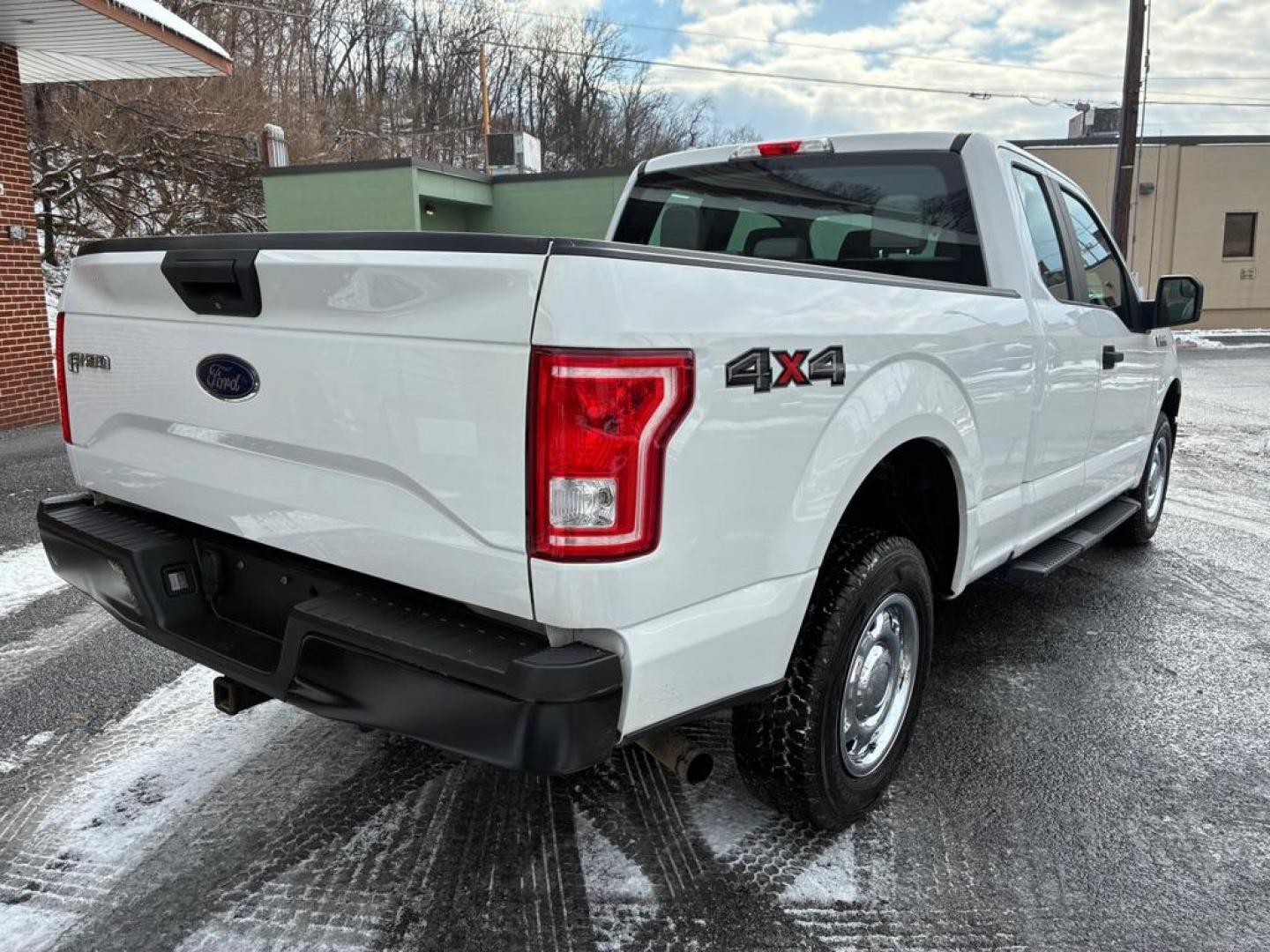 2017 WHITE FORD F150 SUPER CAB XL (1FTEX1E85HF) with an 3.5L engine, Automatic transmission, located at 131 N Cameron st, Harrisburg, PA, 17101, (717) 561-2926, 40.267086, -76.875374 - WE FINANCE!!! Good Credit/ Challenged Credit/ No Credit - ALL Trade-Ins Welcomed!!! APPLY ONLINE or CALL us TODAY ;) Please call us to discuss your cash and/or financing options. - Photo#4