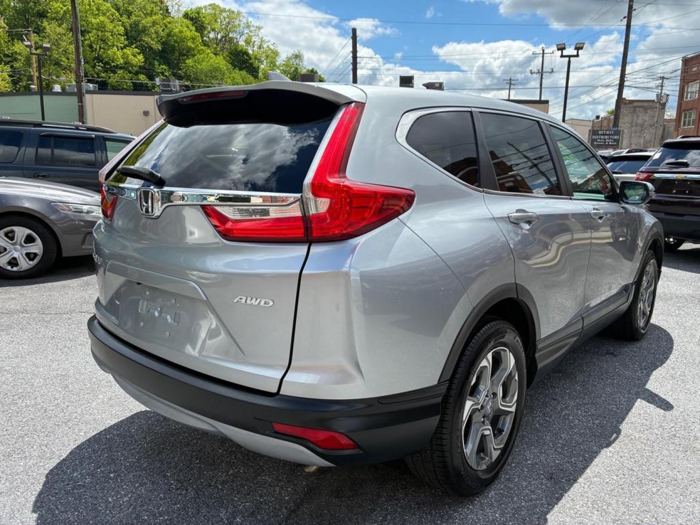 2017 SILVER HONDA CR-V EXL (2HKRW2H80HH) with an 1.5L engine, Continuously Variable transmission, located at 117 North Cameron Street, Harrisburg, PA, 17101, (717) 963-8962, 40.267021, -76.875351 - WE FINANCE!!! MOST vehicles are available for financing. Good Credit/ Challenged Credit/ No Credit - ALL Trade-Ins Welcomed!!! APPLY ONLINE or CALL us TODAY Please call us to discuss your cash and/or financing options. Thanks for checking our inventory! We're here to help. - Photo#4