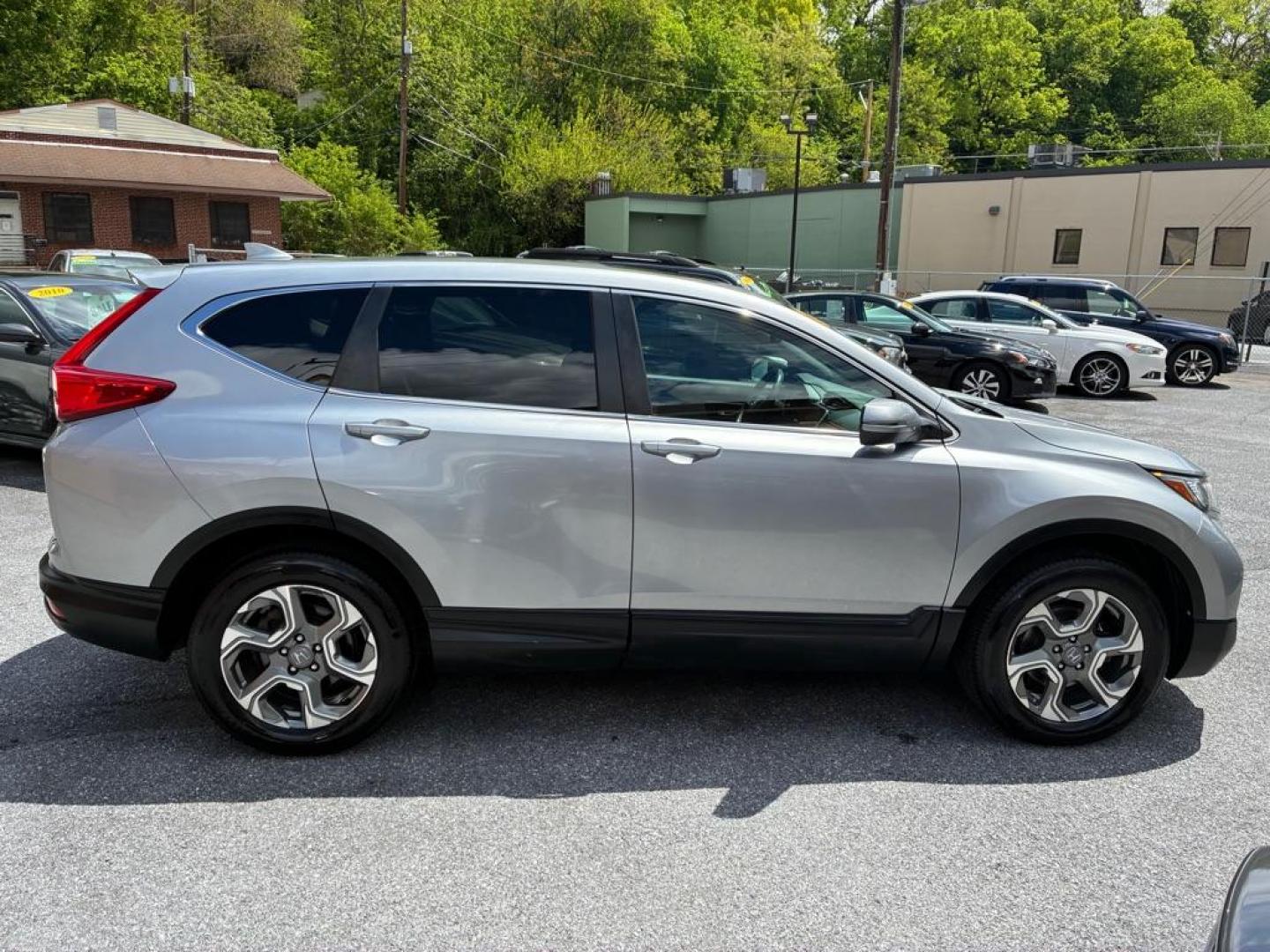 2017 SILVER HONDA CR-V EXL (2HKRW2H80HH) with an 1.5L engine, Continuously Variable transmission, located at 117 North Cameron Street, Harrisburg, PA, 17101, (717) 963-8962, 40.267021, -76.875351 - WE FINANCE!!! MOST vehicles are available for financing. Good Credit/ Challenged Credit/ No Credit - ALL Trade-Ins Welcomed!!! APPLY ONLINE or CALL us TODAY Please call us to discuss your cash and/or financing options. Thanks for checking our inventory! We're here to help. - Photo#5