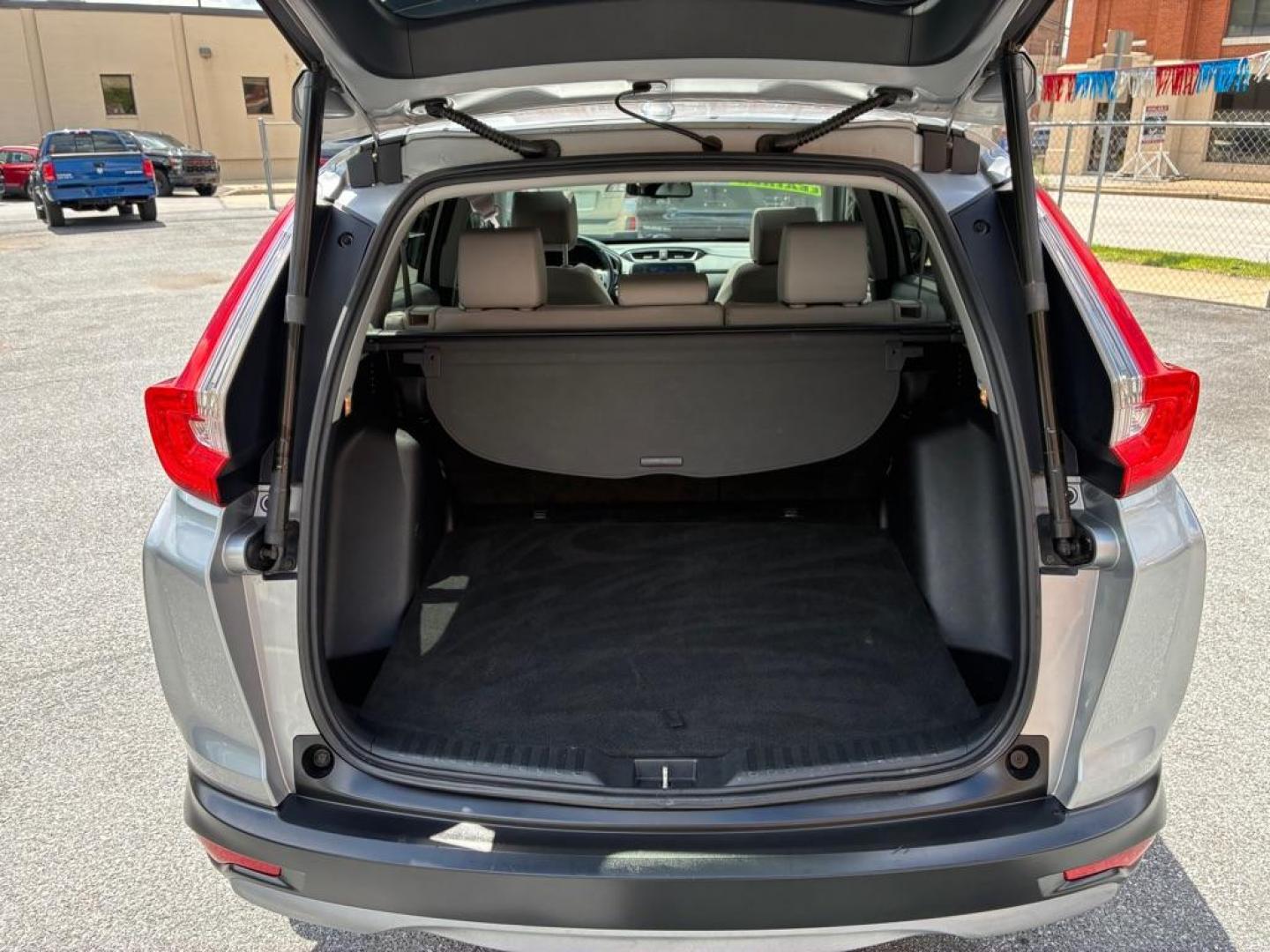 2017 SILVER HONDA CR-V EXL (2HKRW2H80HH) with an 1.5L engine, Continuously Variable transmission, located at 117 North Cameron Street, Harrisburg, PA, 17101, (717) 963-8962, 40.267021, -76.875351 - WE FINANCE!!! MOST vehicles are available for financing. Good Credit/ Challenged Credit/ No Credit - ALL Trade-Ins Welcomed!!! APPLY ONLINE or CALL us TODAY Please call us to discuss your cash and/or financing options. Thanks for checking our inventory! We're here to help. - Photo#10