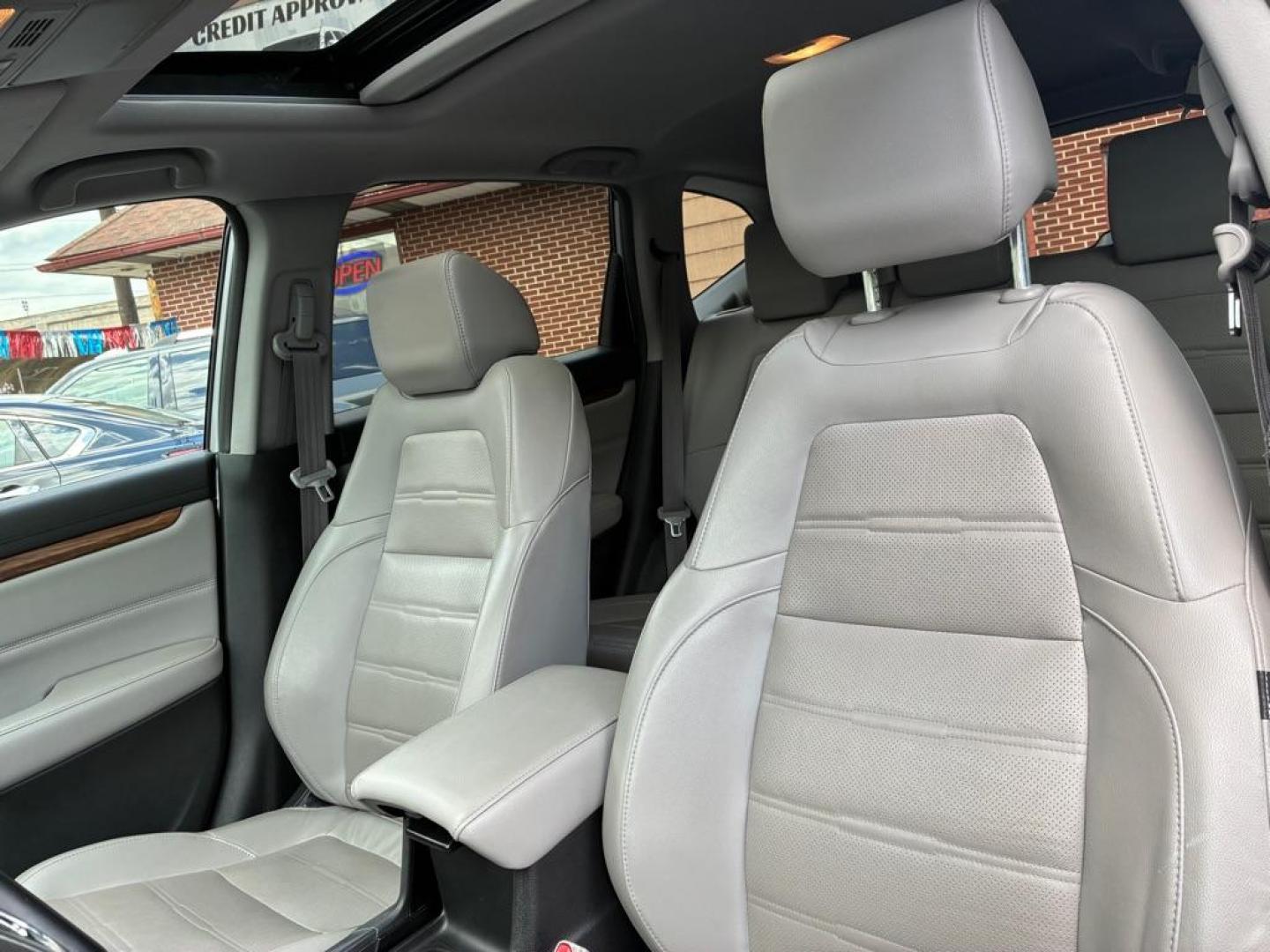 2017 SILVER HONDA CR-V EXL (2HKRW2H80HH) with an 1.5L engine, Continuously Variable transmission, located at 117 North Cameron Street, Harrisburg, PA, 17101, (717) 963-8962, 40.267021, -76.875351 - WE FINANCE!!! MOST vehicles are available for financing. Good Credit/ Challenged Credit/ No Credit - ALL Trade-Ins Welcomed!!! APPLY ONLINE or CALL us TODAY Please call us to discuss your cash and/or financing options. Thanks for checking our inventory! We're here to help. - Photo#14