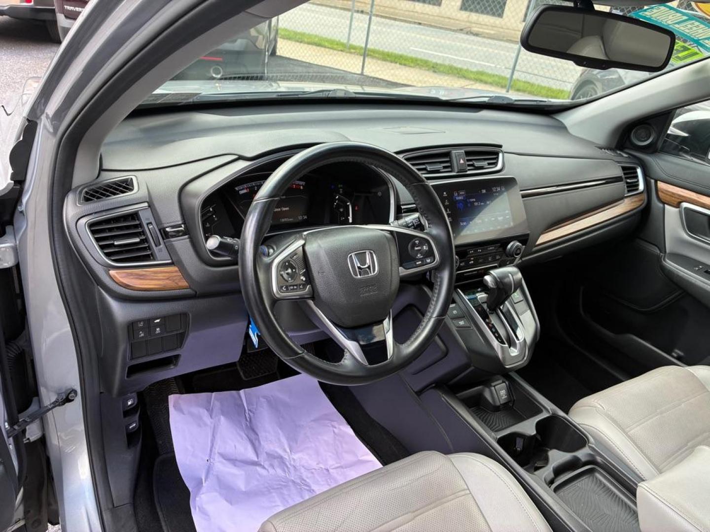 2017 SILVER HONDA CR-V EXL (2HKRW2H80HH) with an 1.5L engine, Continuously Variable transmission, located at 117 North Cameron Street, Harrisburg, PA, 17101, (717) 963-8962, 40.267021, -76.875351 - WE FINANCE!!! MOST vehicles are available for financing. Good Credit/ Challenged Credit/ No Credit - ALL Trade-Ins Welcomed!!! APPLY ONLINE or CALL us TODAY Please call us to discuss your cash and/or financing options. Thanks for checking our inventory! We're here to help. - Photo#15