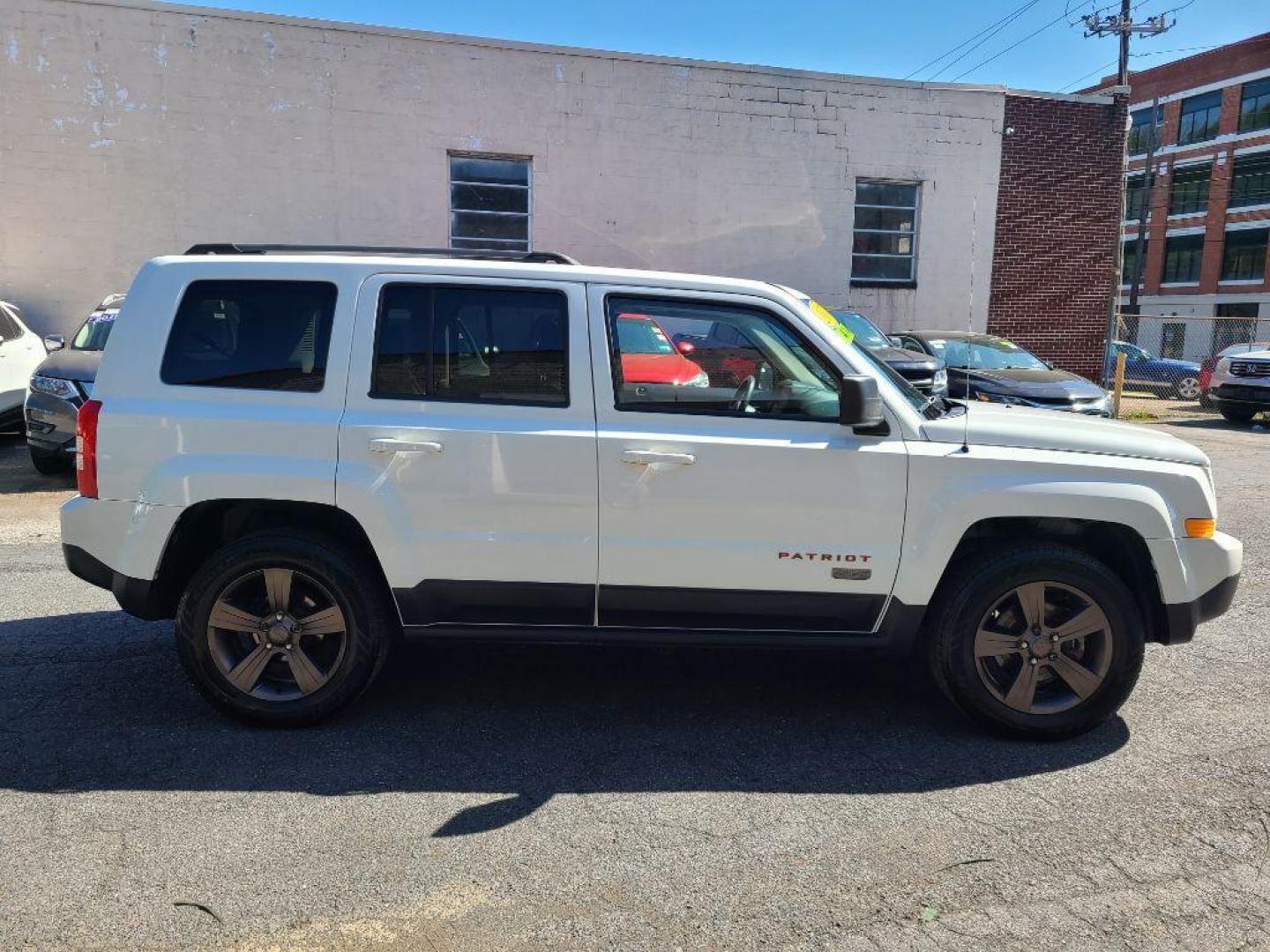 2017 WHITE JEEP PATRIOT SPORT (1C4NJRBB8HD) with an 2.4L engine, Continuously Variable transmission, located at 117 North Cameron Street, Harrisburg, PA, 17101, (717) 963-8962, 40.267021, -76.875351 - WE FINANCE!!! Good Credit/ Bad Credit/ No Credit - ALL Trade-Ins Welcomed!!! ***Guaranteed Credit Approval*** APPLY ONLINE or CALL us TODAY ;) Internet Prices and Marketplace Prices are SPECIAL discounted ***CASH DEALS*** Retail Prices are higher. Please call us to discuss your cash and finan - Photo#7